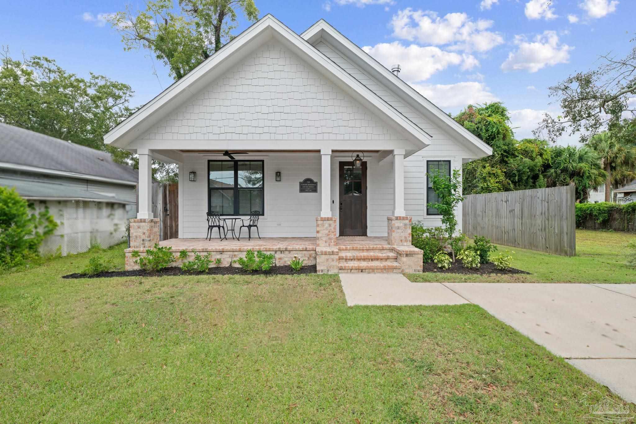 1216 N 8th Ave
