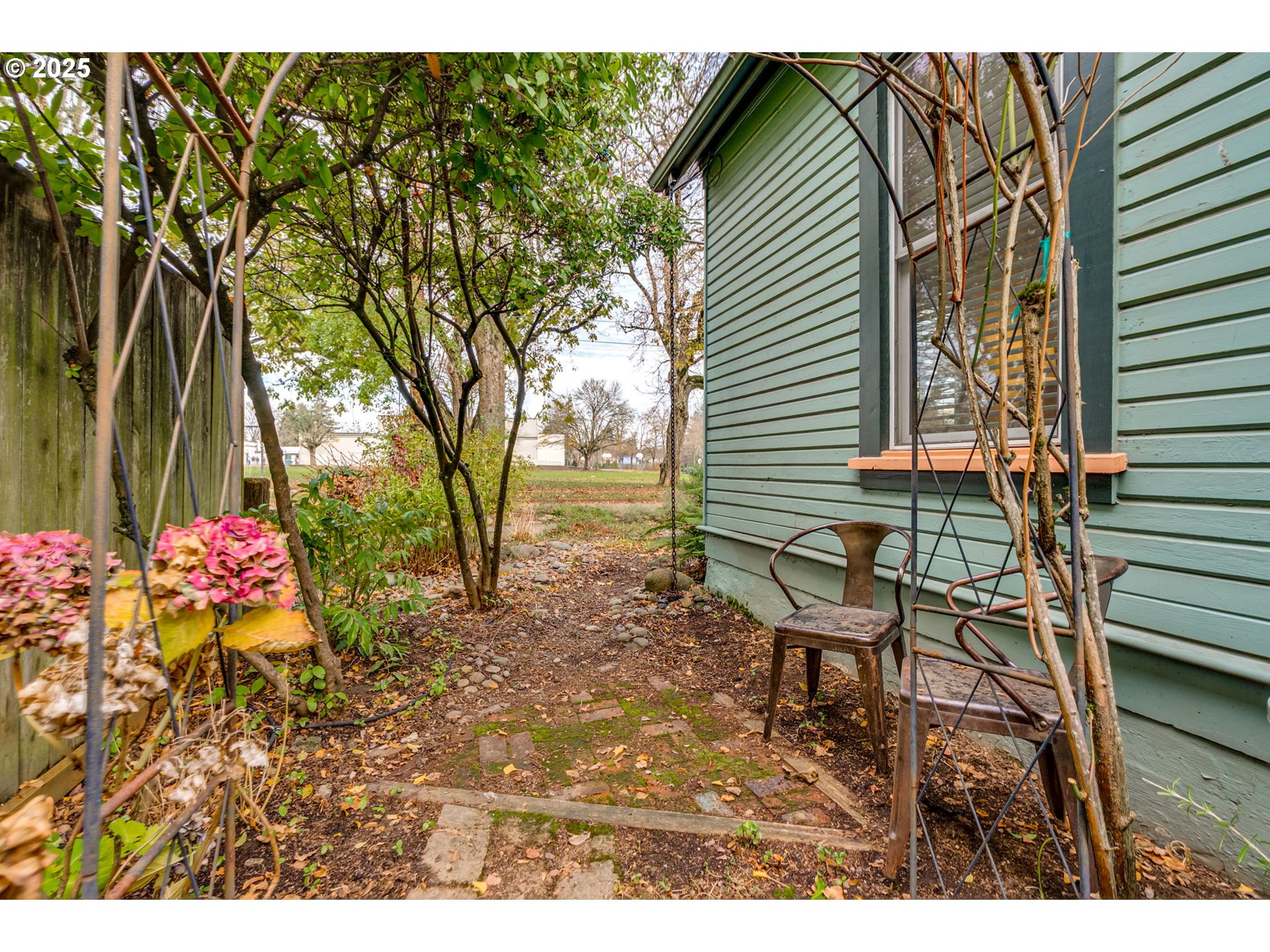 1566 SE SHERRETT ST A