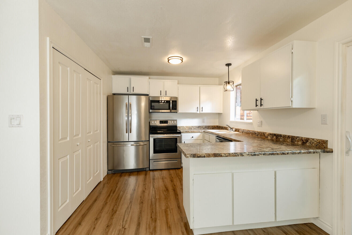 1800 Crater Lake Avenue Unit: 33