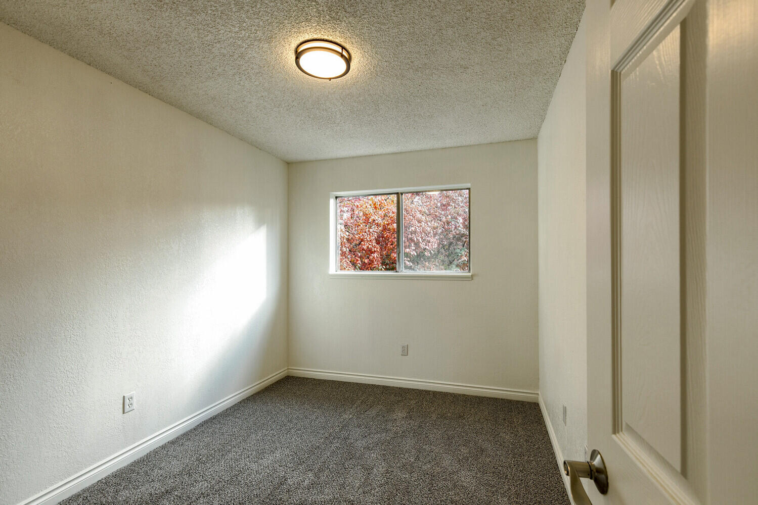 1800 Crater Lake Avenue Unit: 33