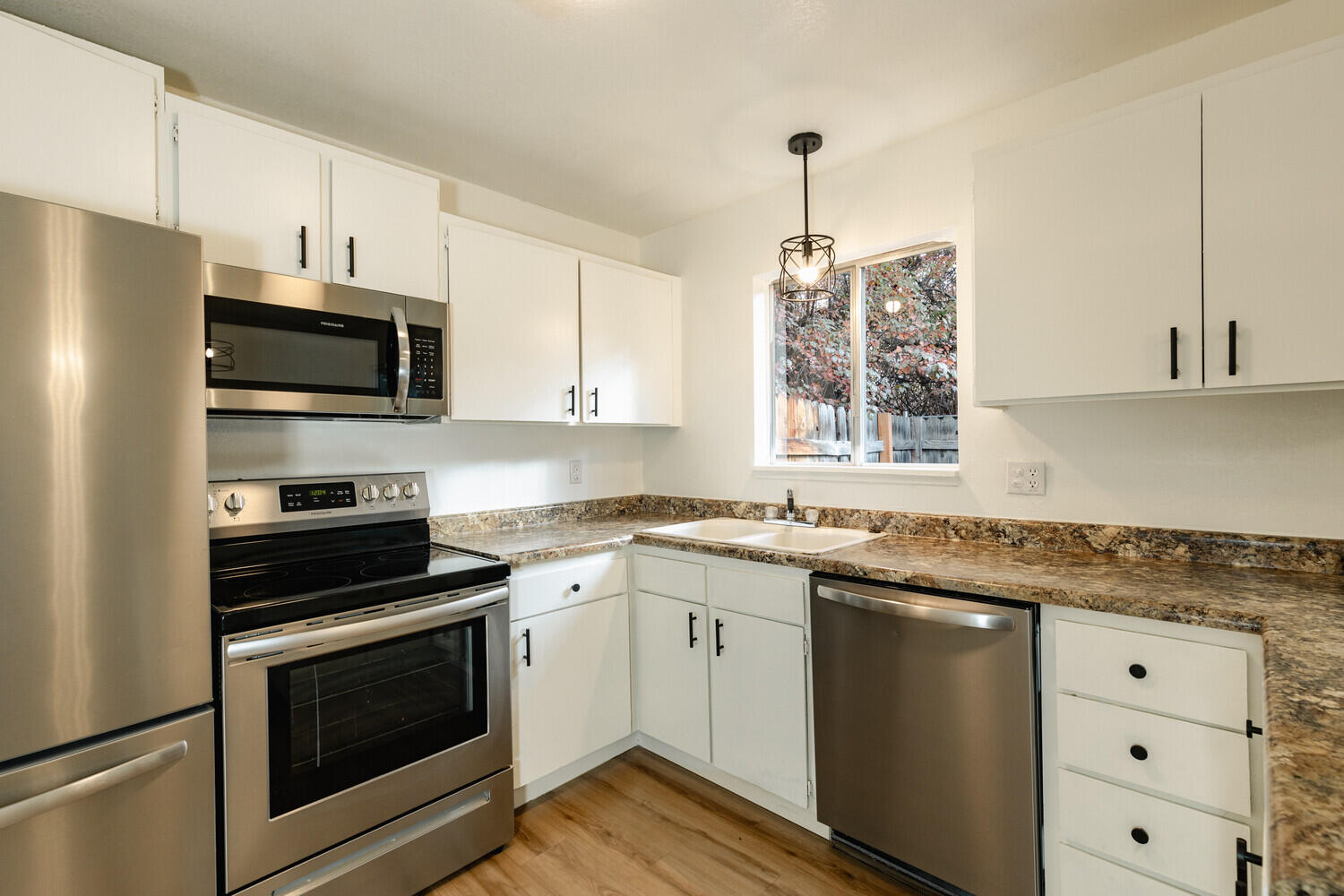 1800 Crater Lake Avenue Unit: 33