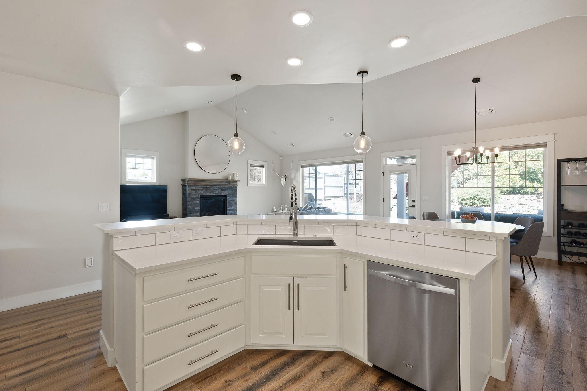 3905 Calle Vista Drive