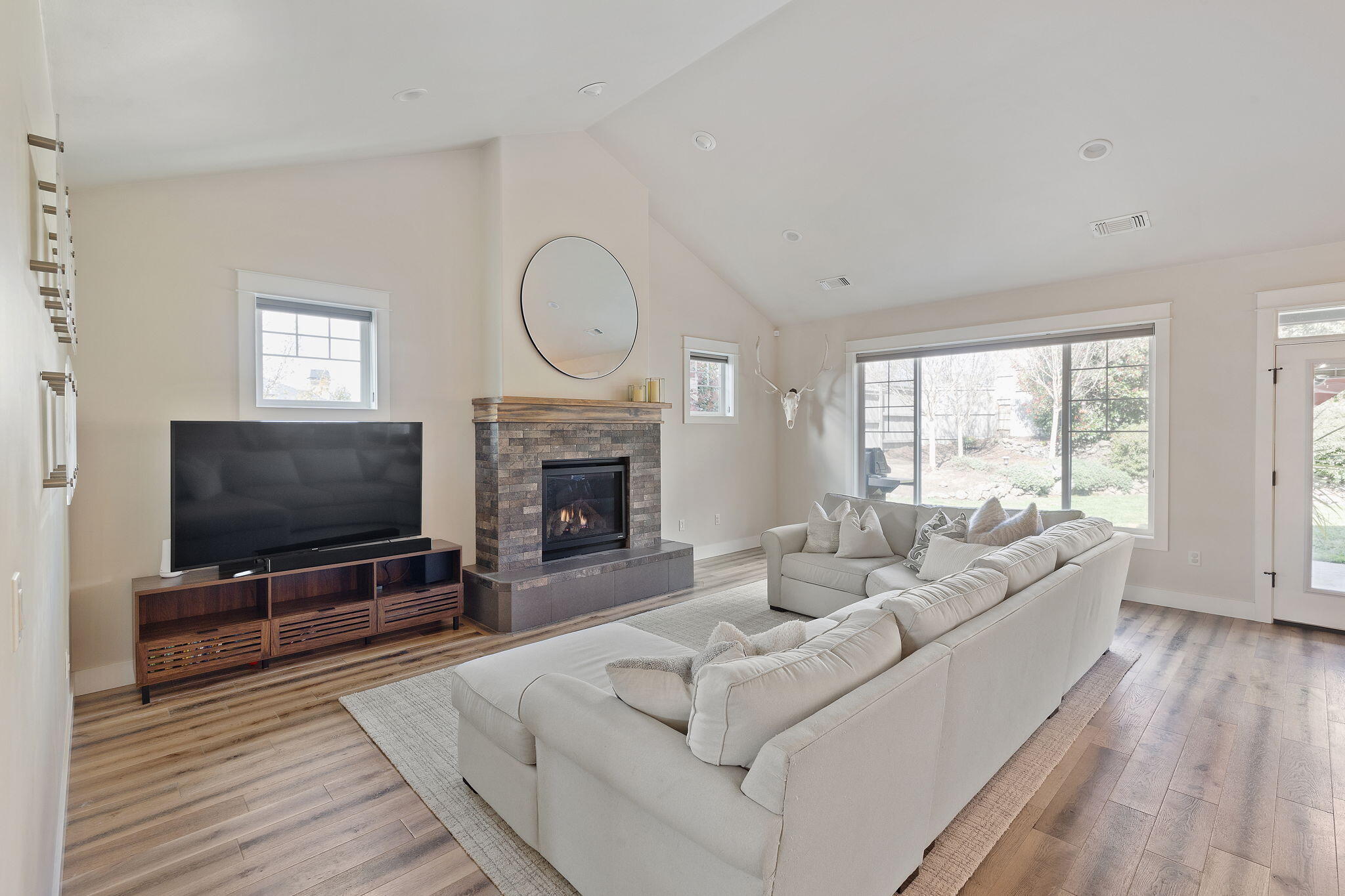 3905 Calle Vista Drive