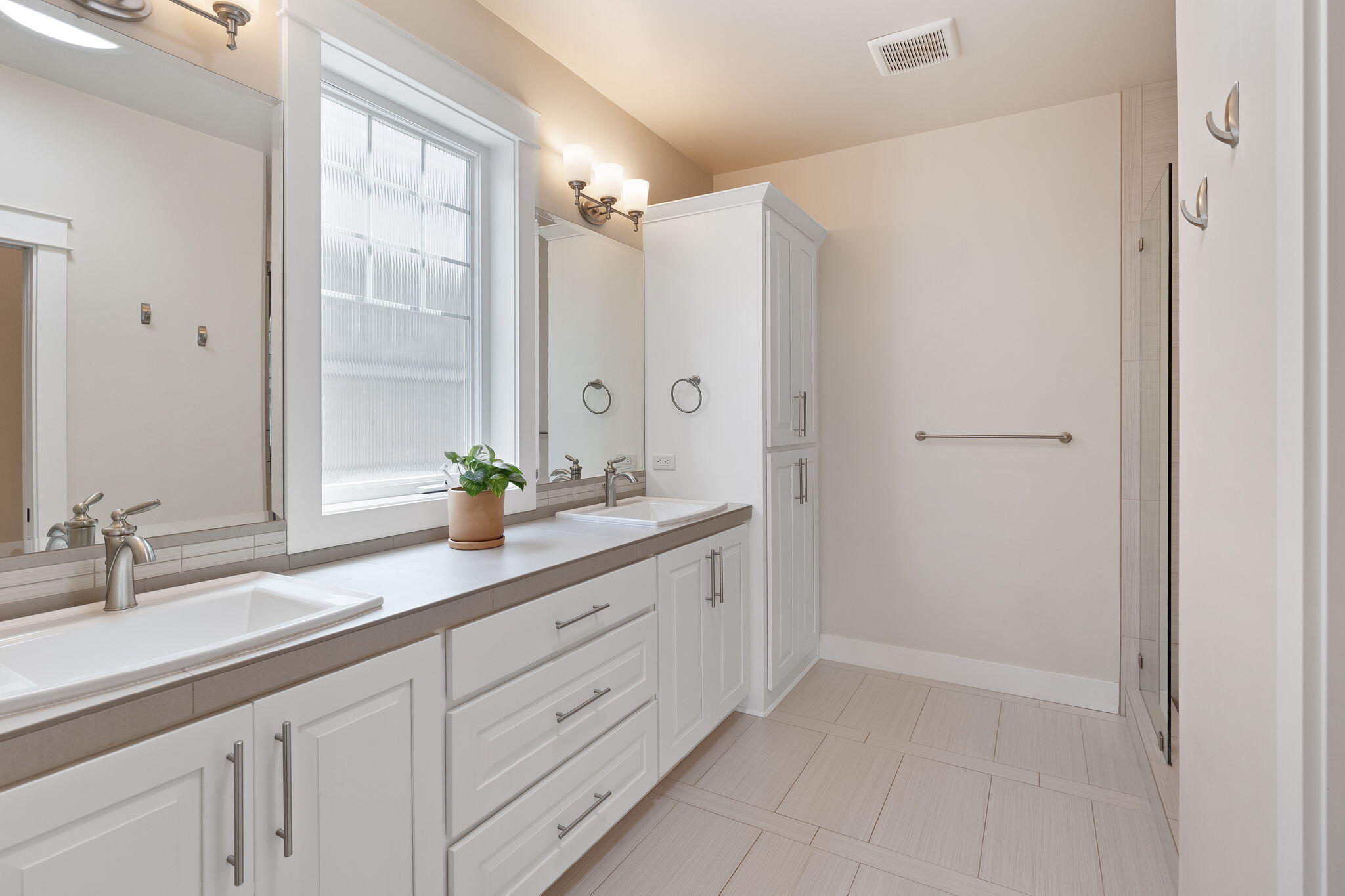 3905 Calle Vista Drive