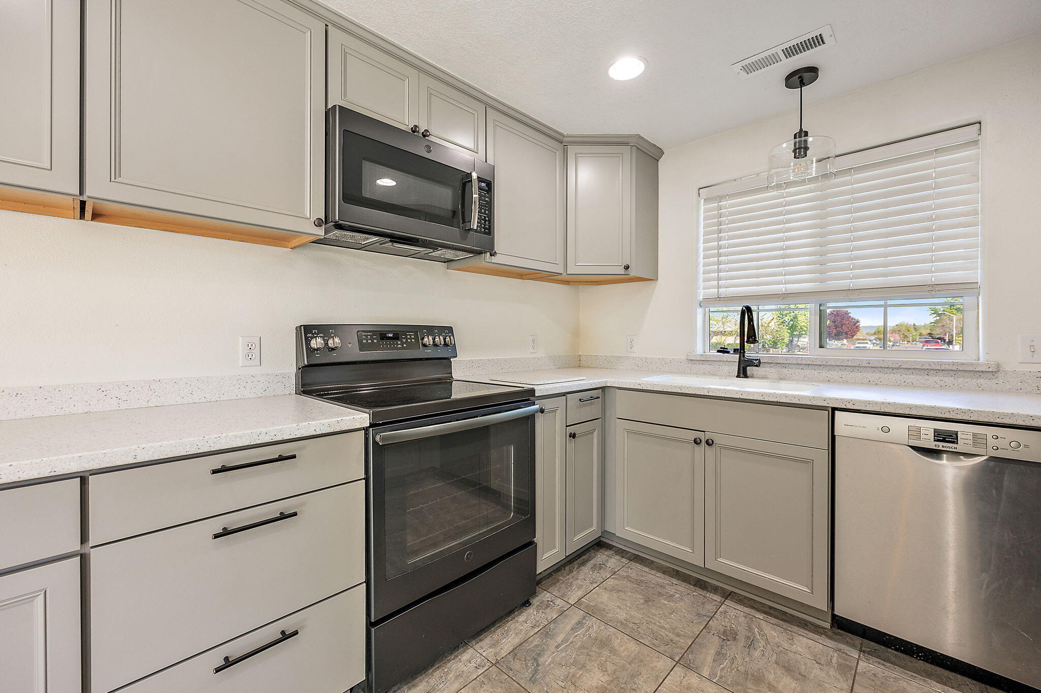 994 Forest Glen Drive