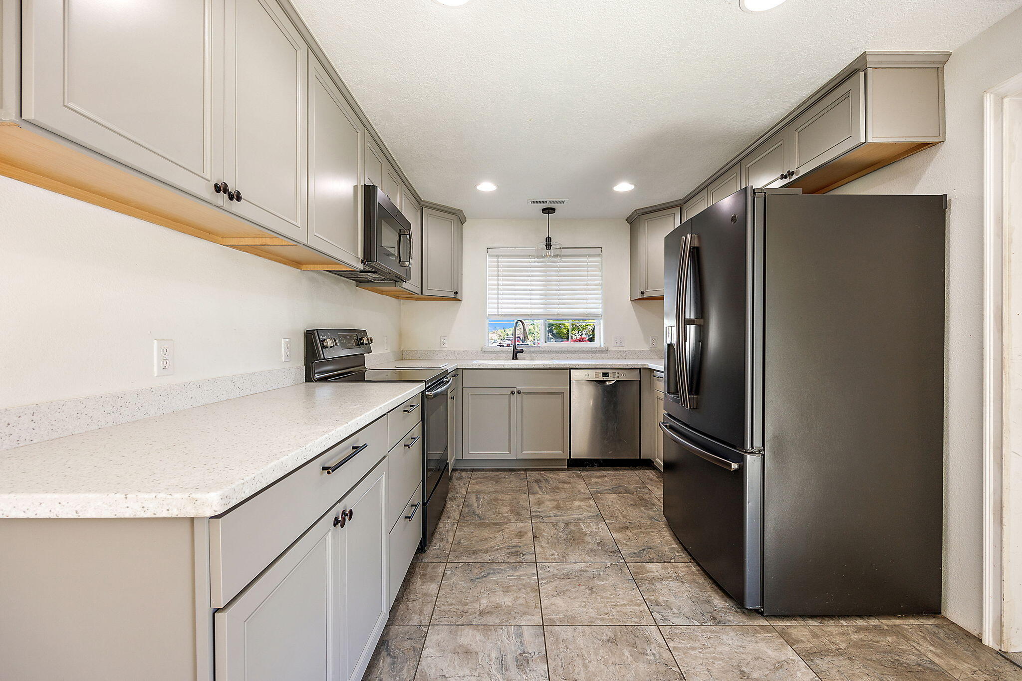 994 Forest Glen Drive