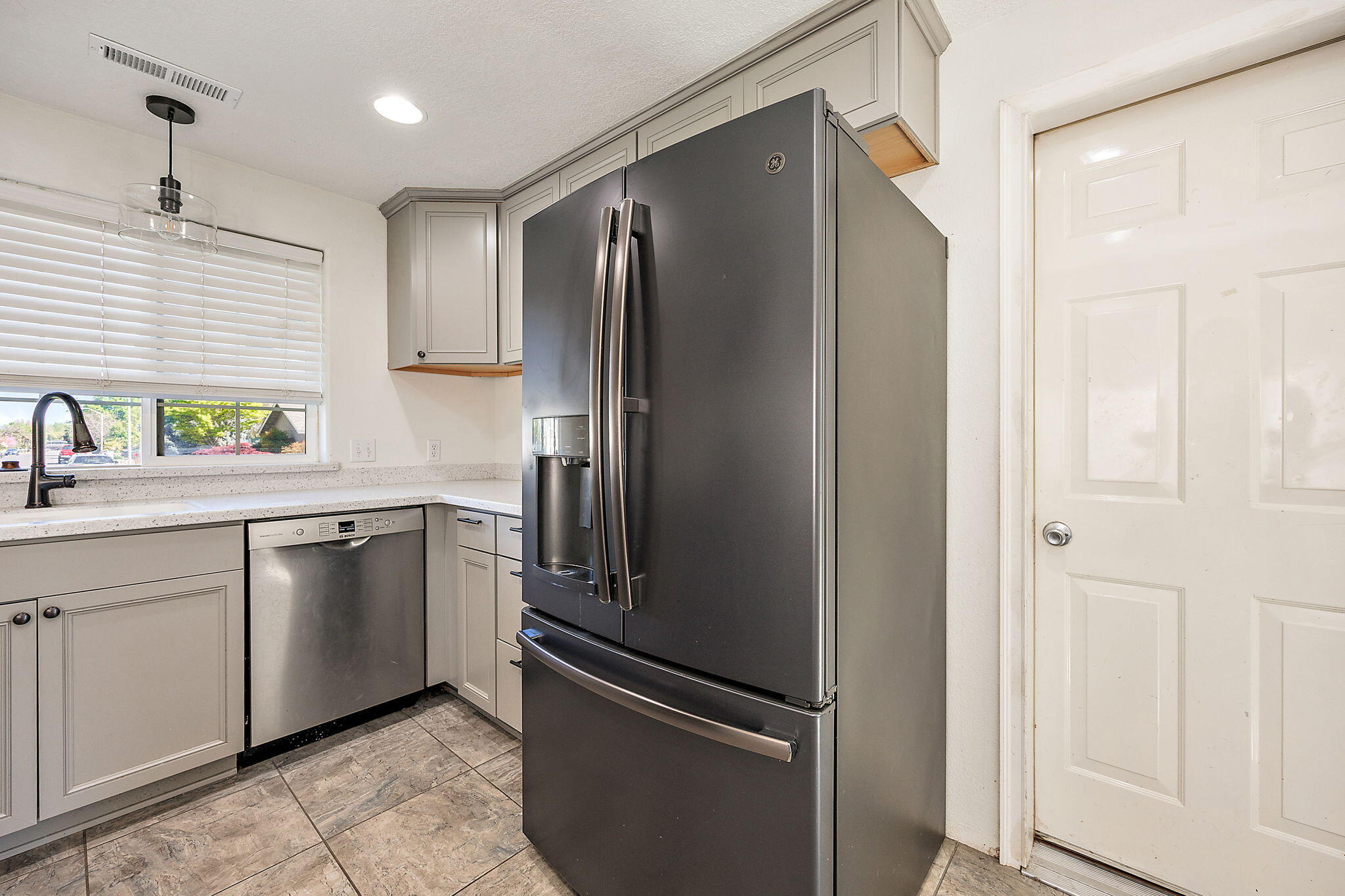 994 Forest Glen Drive