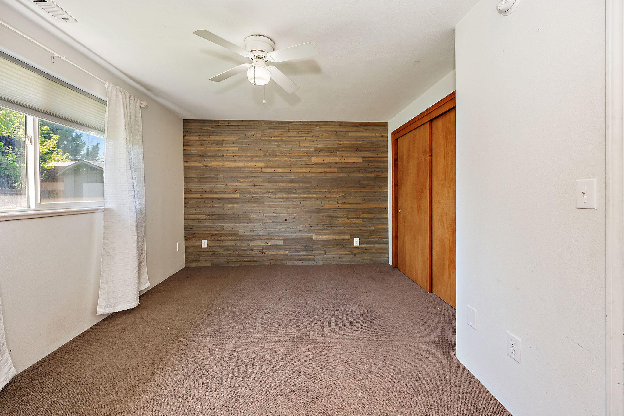 994 Forest Glen Drive