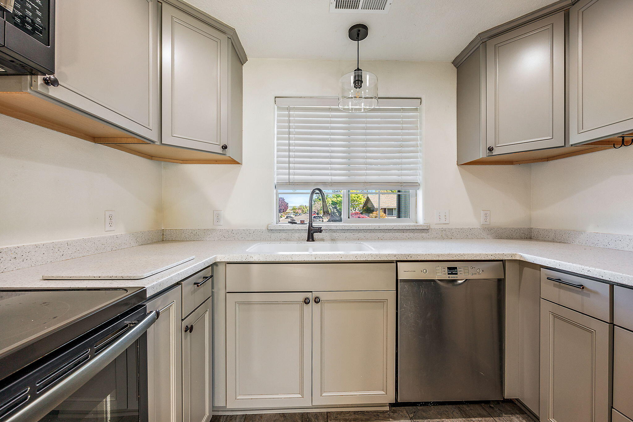 994 Forest Glen Drive