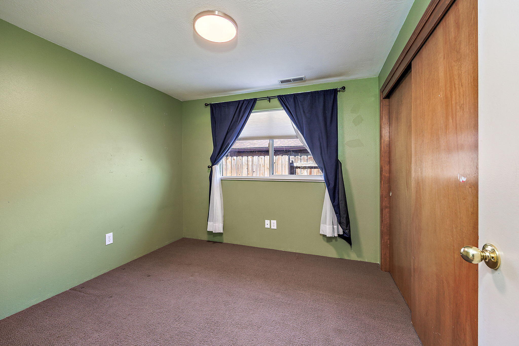 994 Forest Glen Drive