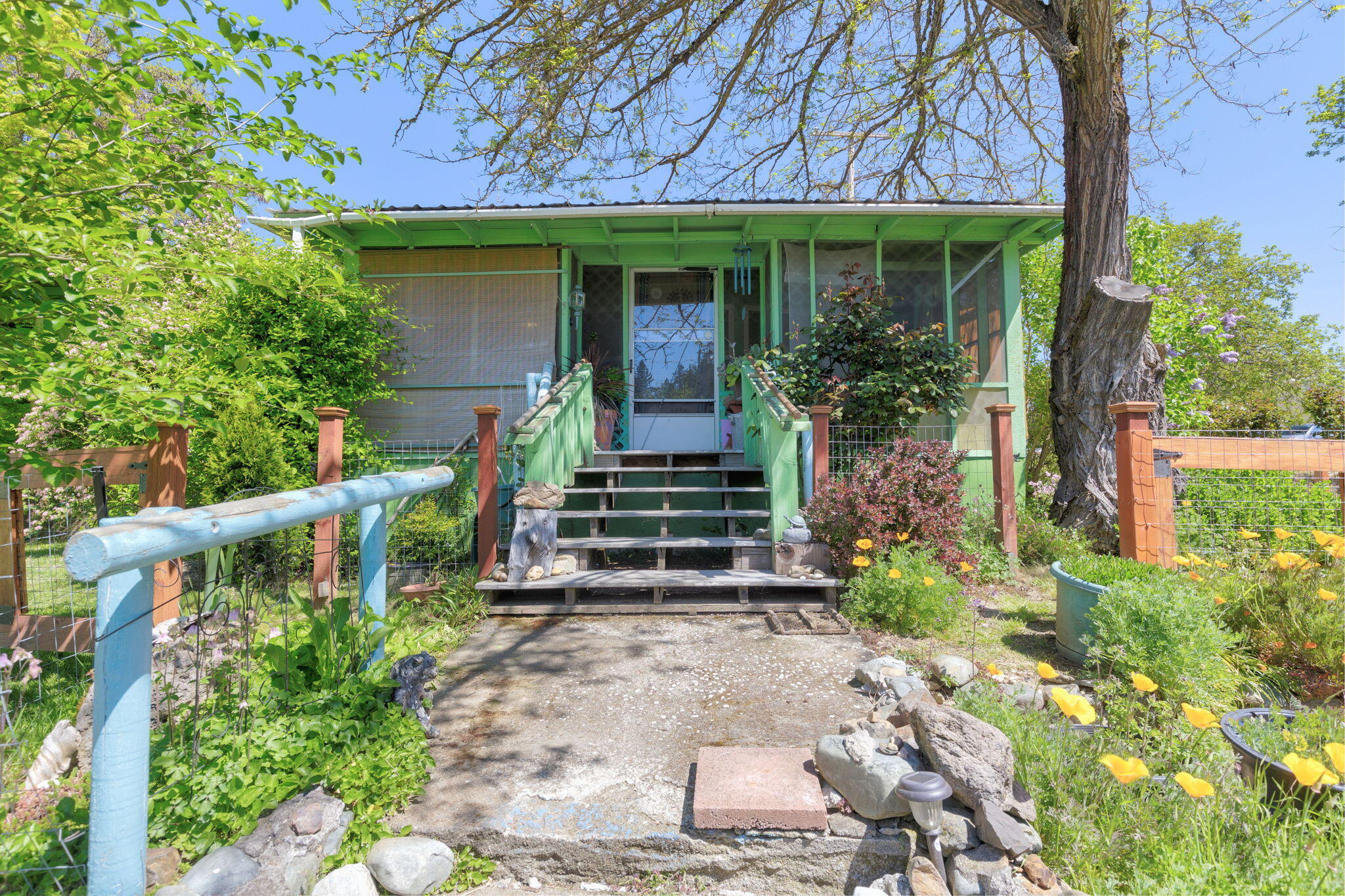2582 Walnut Avenue
