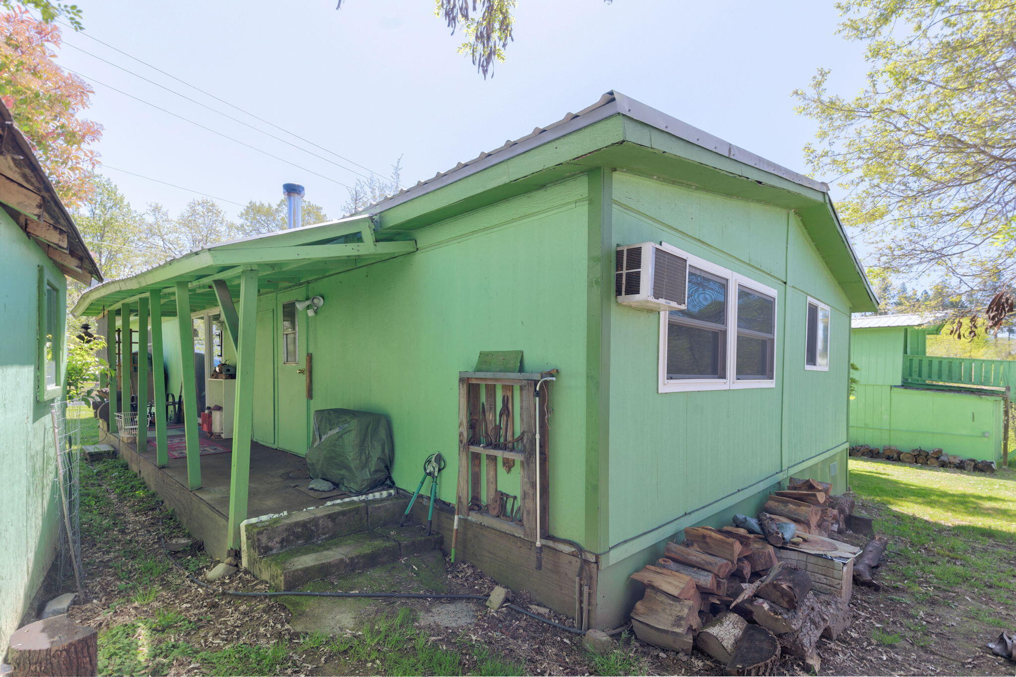 2582 Walnut Avenue