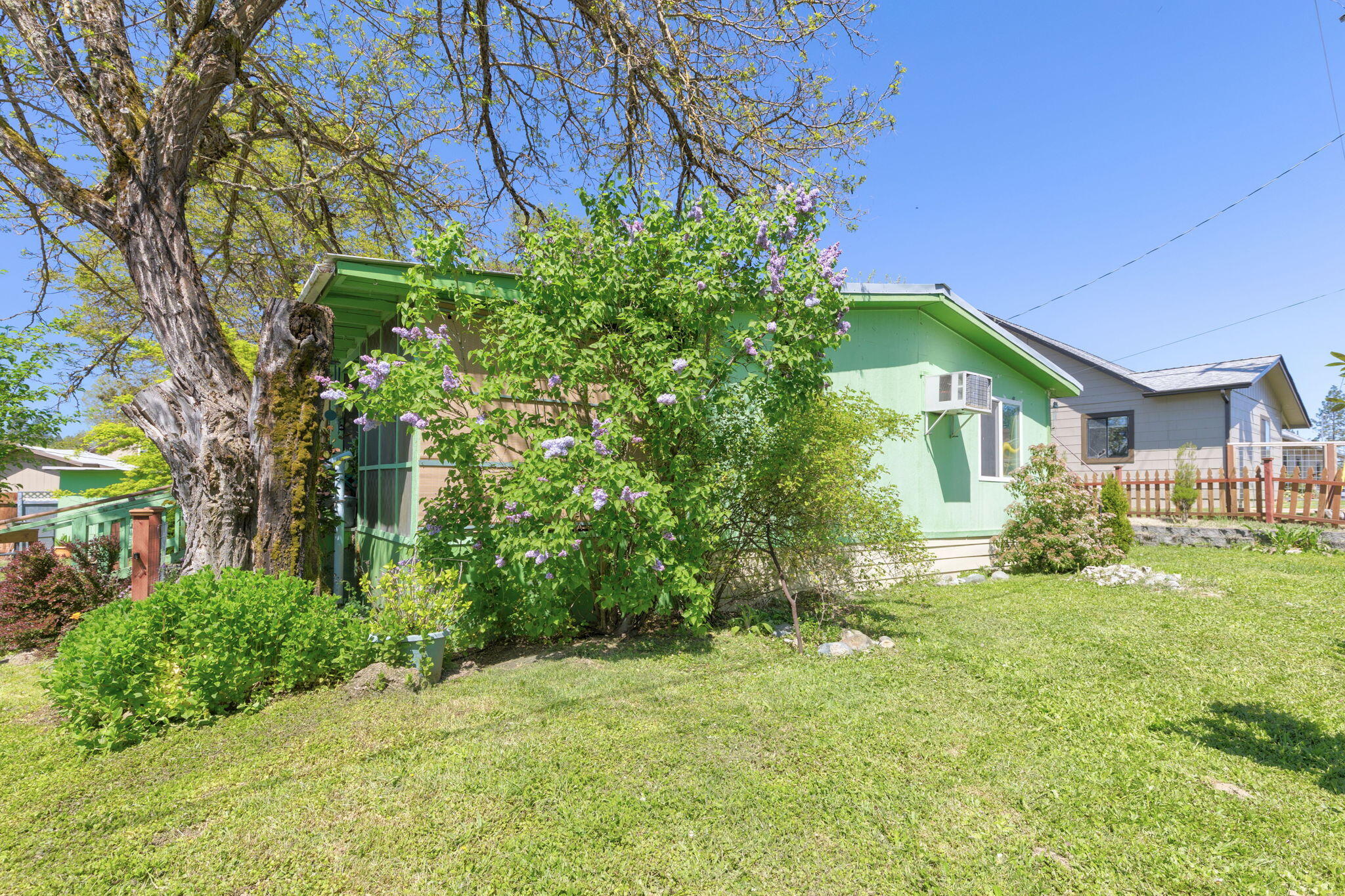 2582 Walnut Avenue