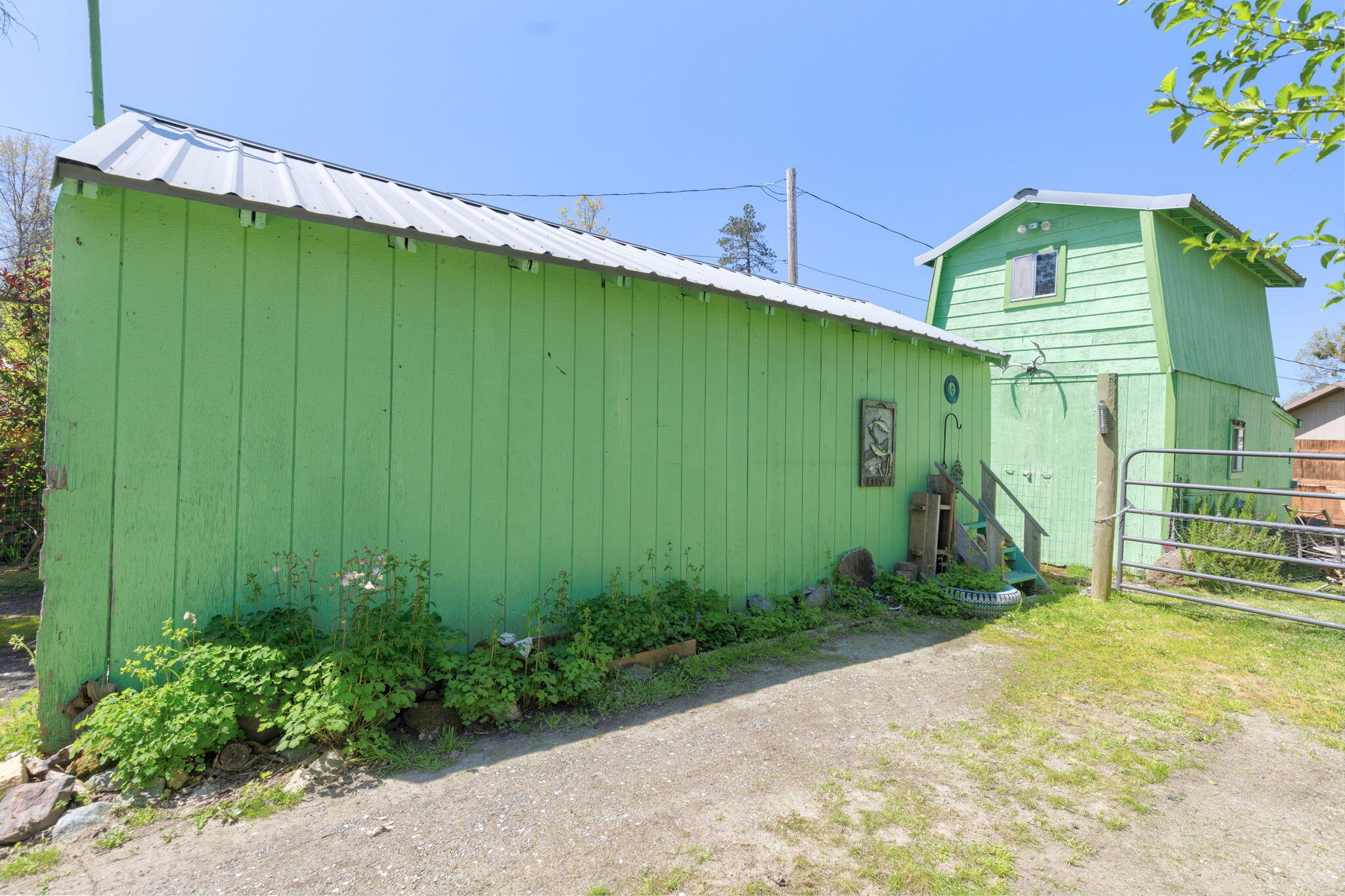 2582 Walnut Avenue
