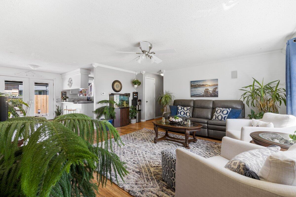 2472 Merry Lane