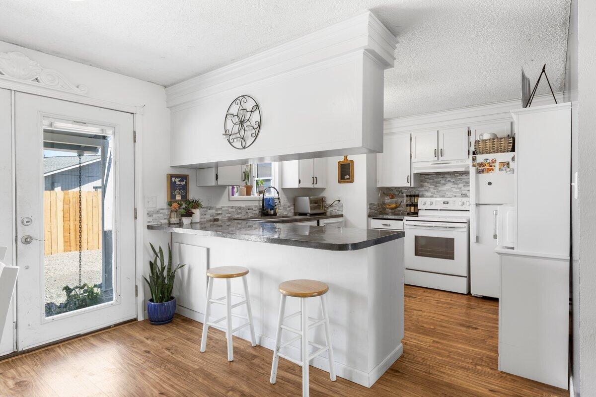 2472 Merry Lane