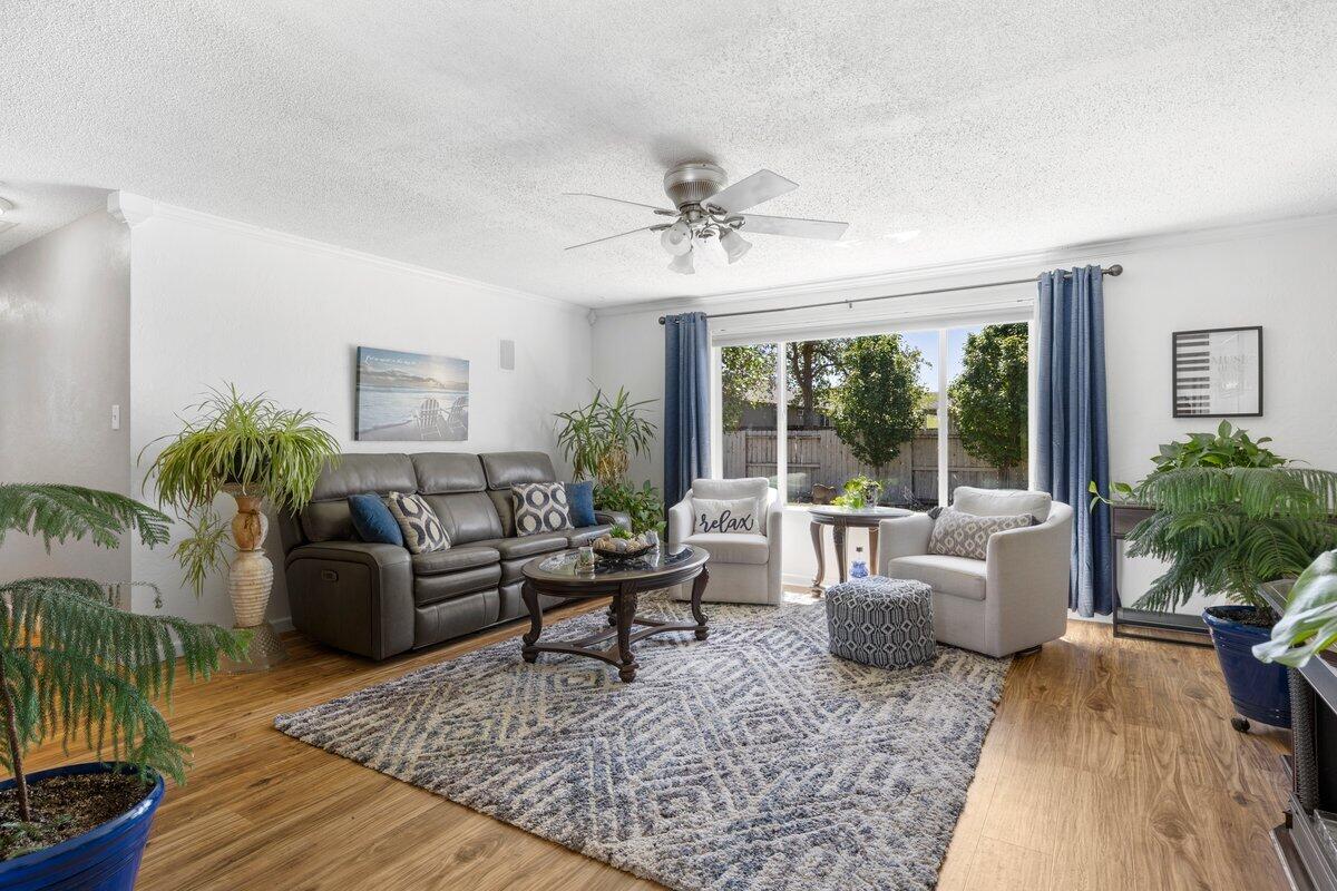 2472 Merry Lane