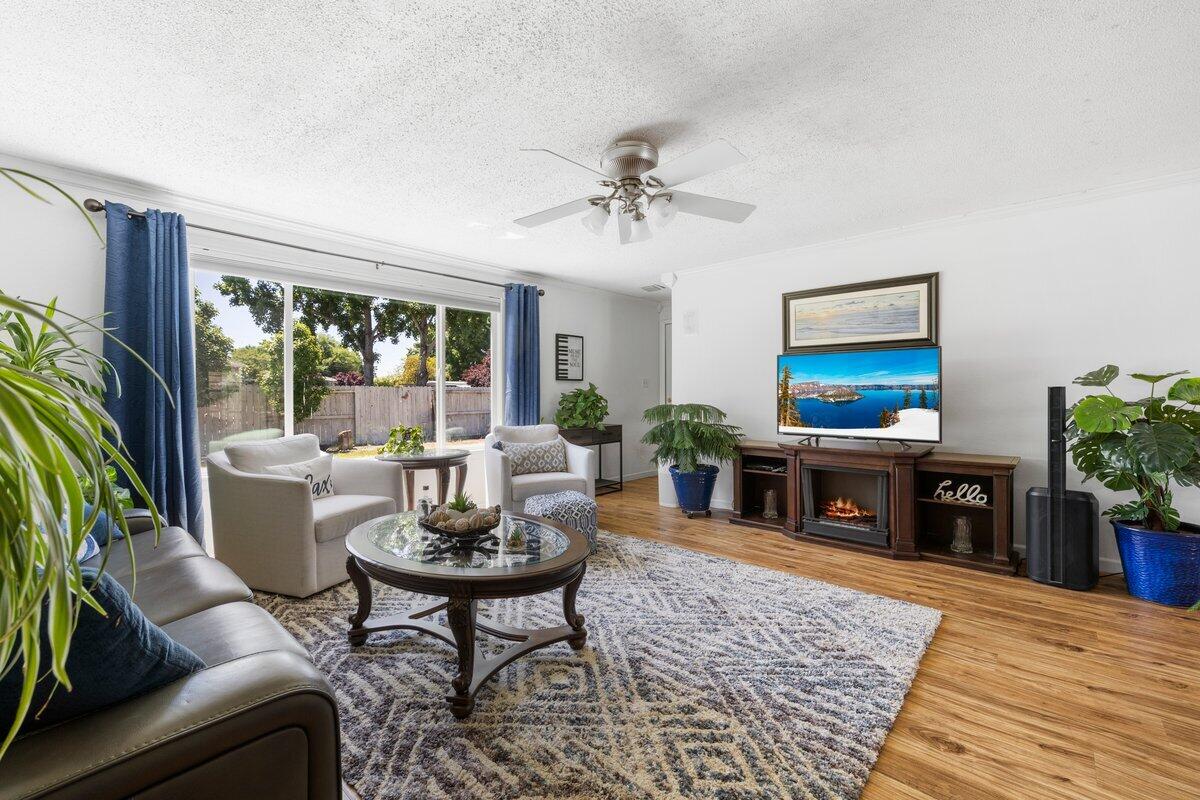2472 Merry Lane