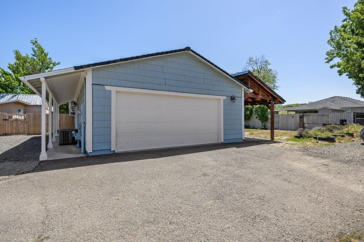 2472 Merry Lane