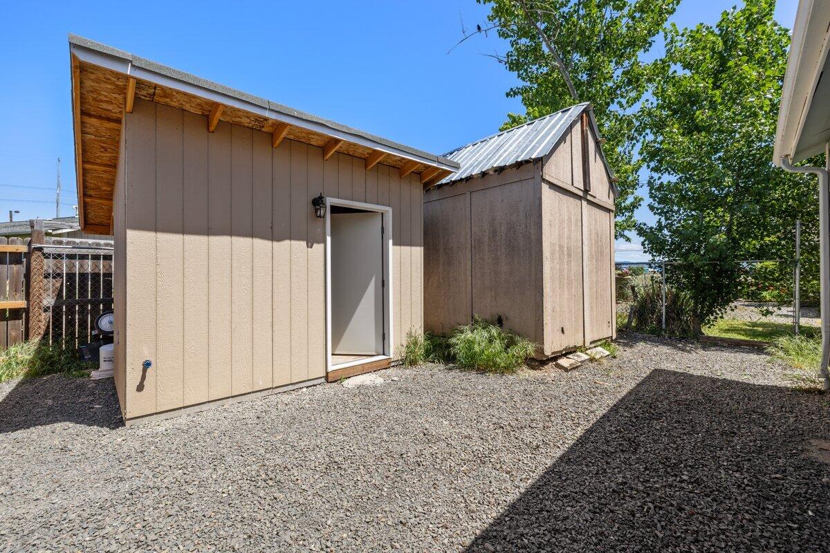 2472 Merry Lane