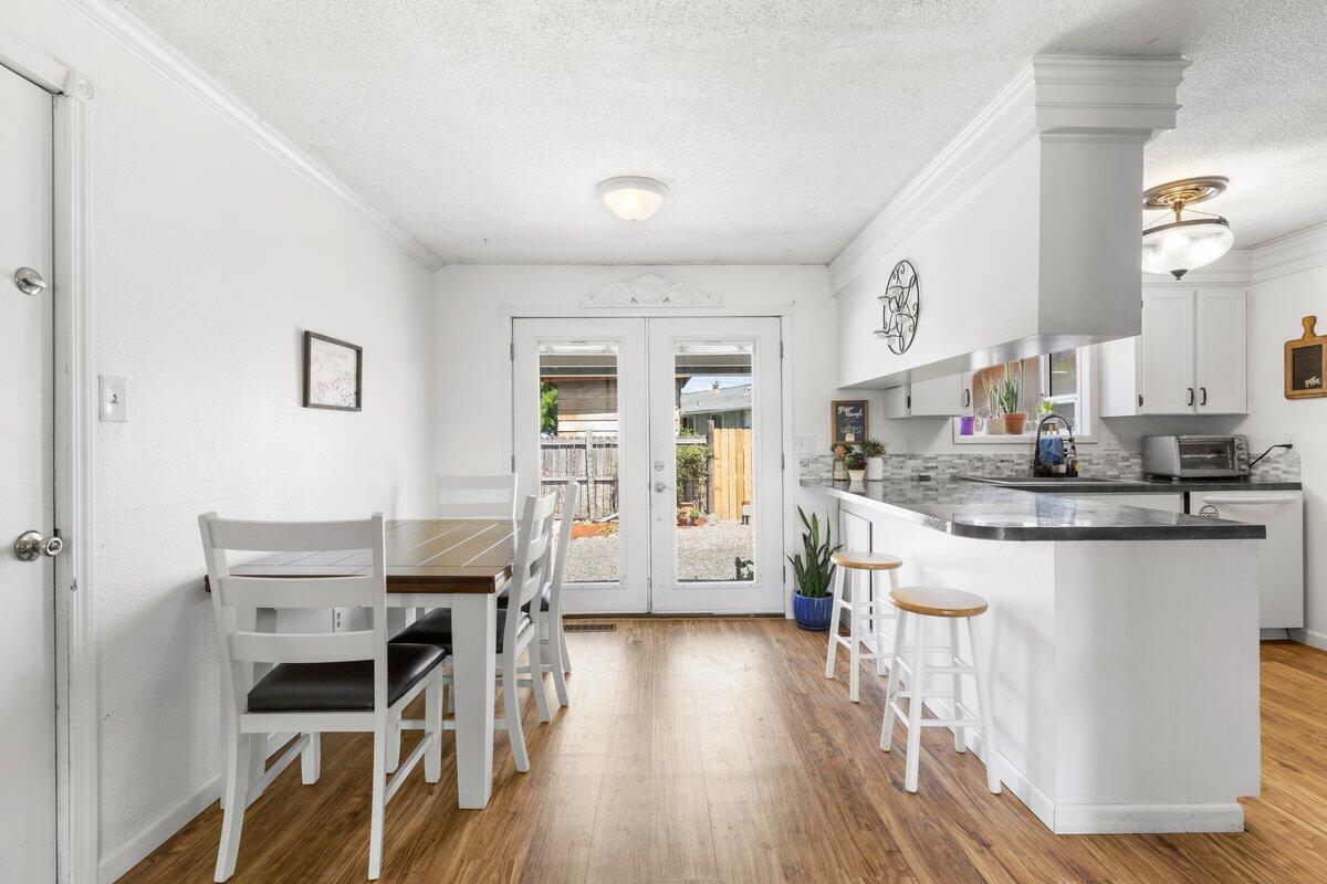 2472 Merry Lane