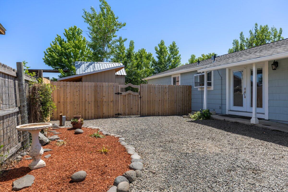 2472 Merry Lane