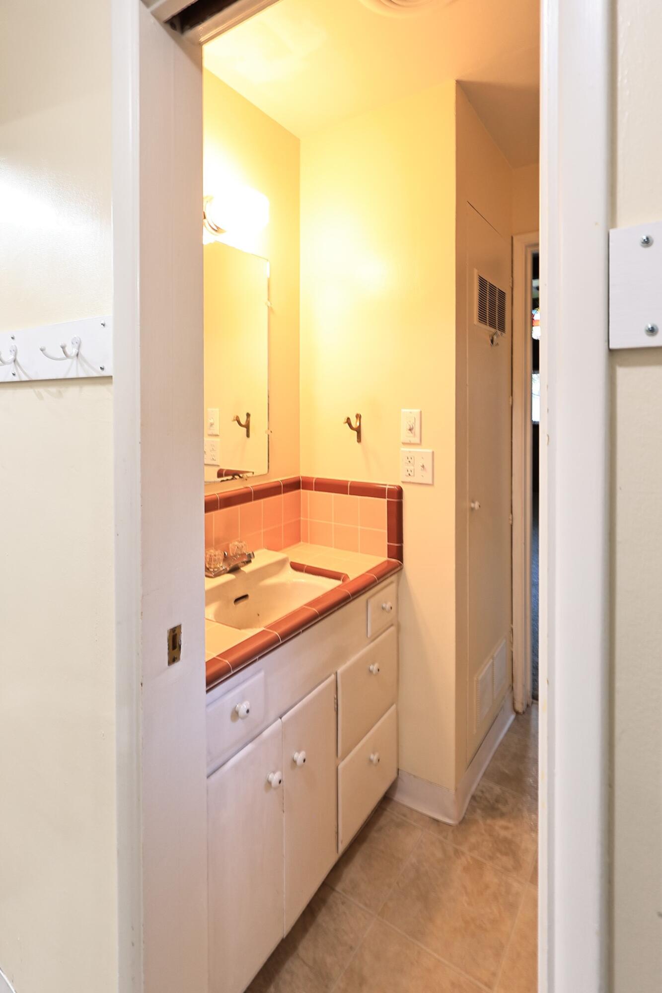 1901 Stratford Avenue