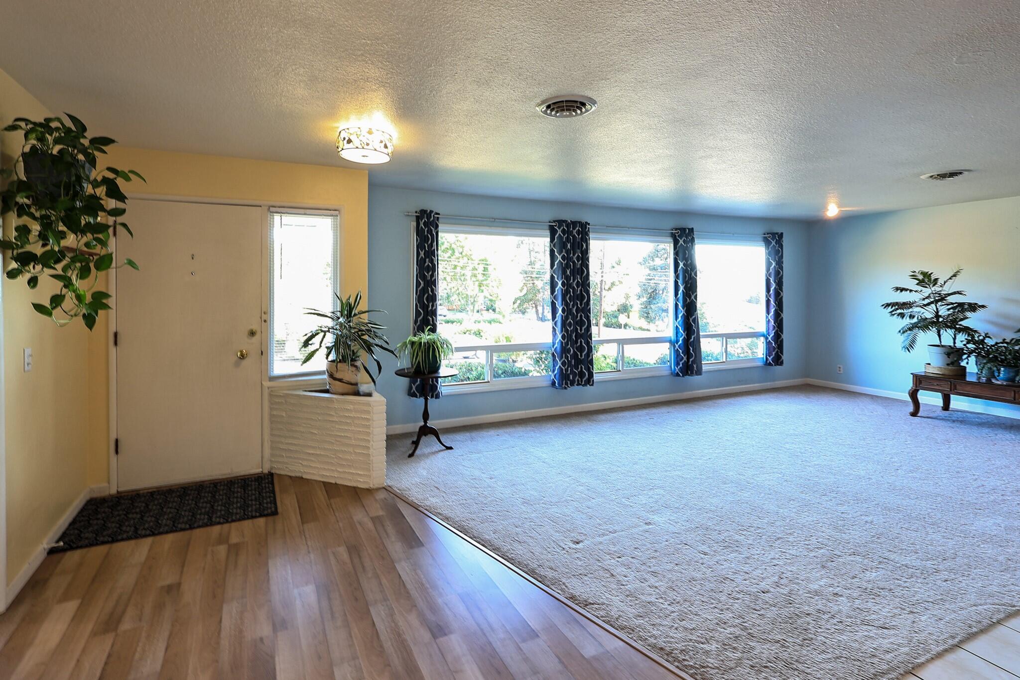 1901 Stratford Avenue