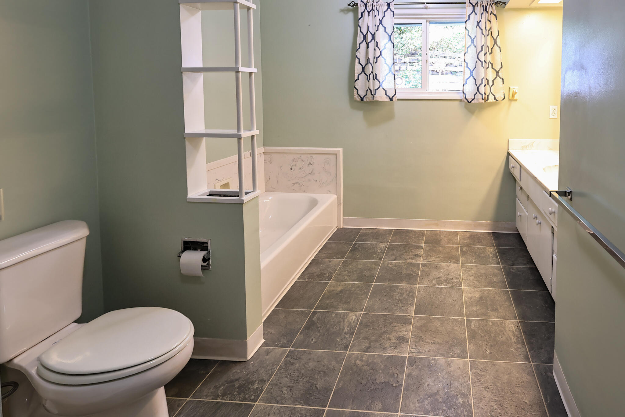 1901 Stratford Avenue