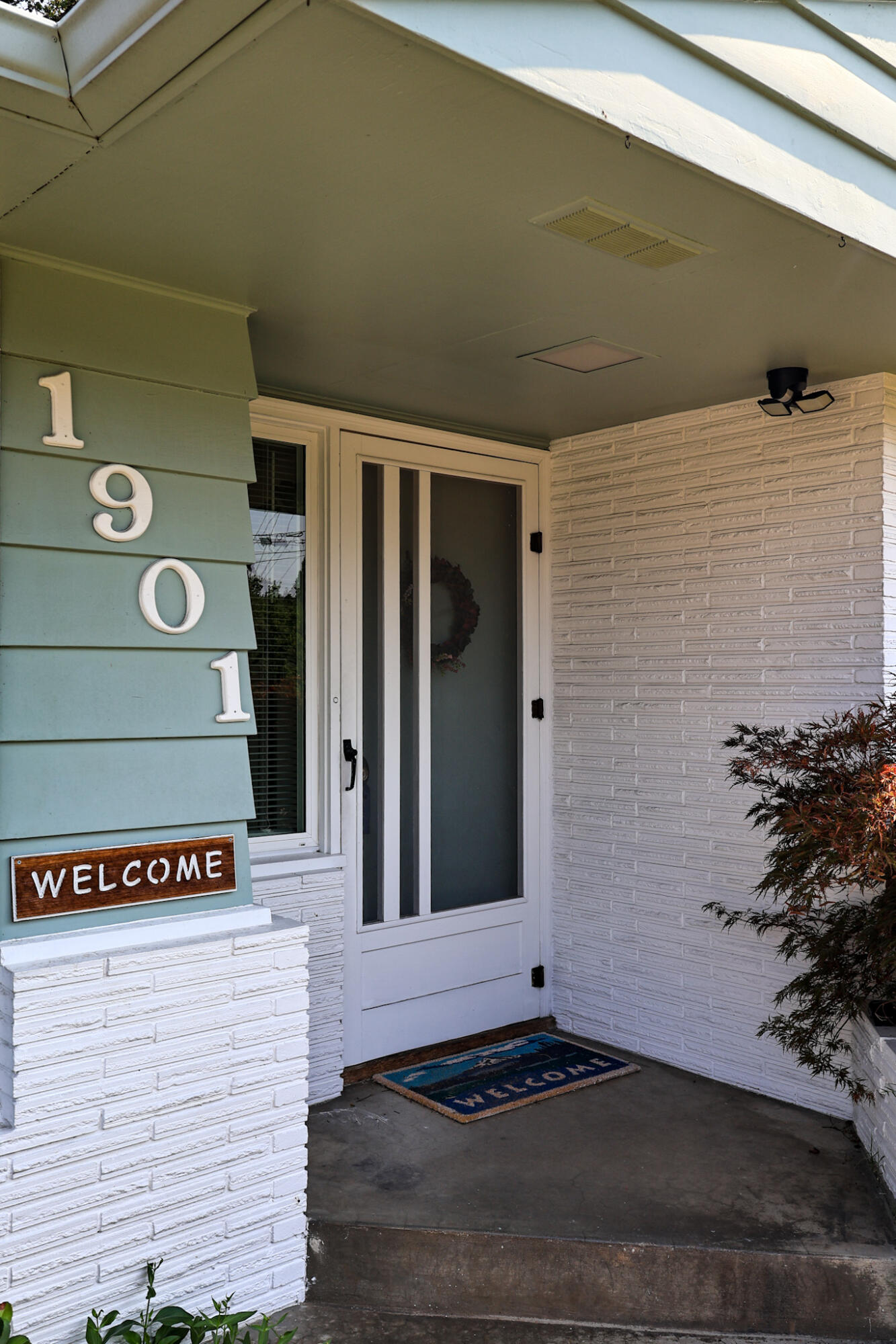 1901 Stratford Avenue