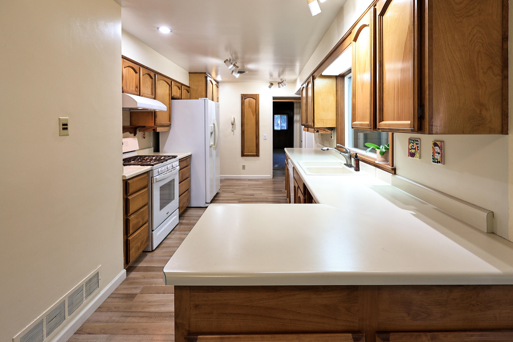 1901 Stratford Avenue