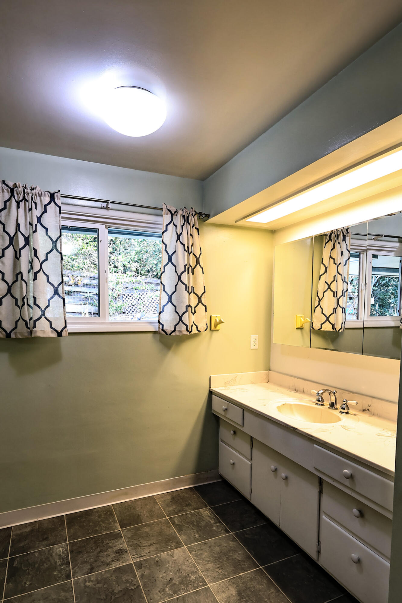 1901 Stratford Avenue