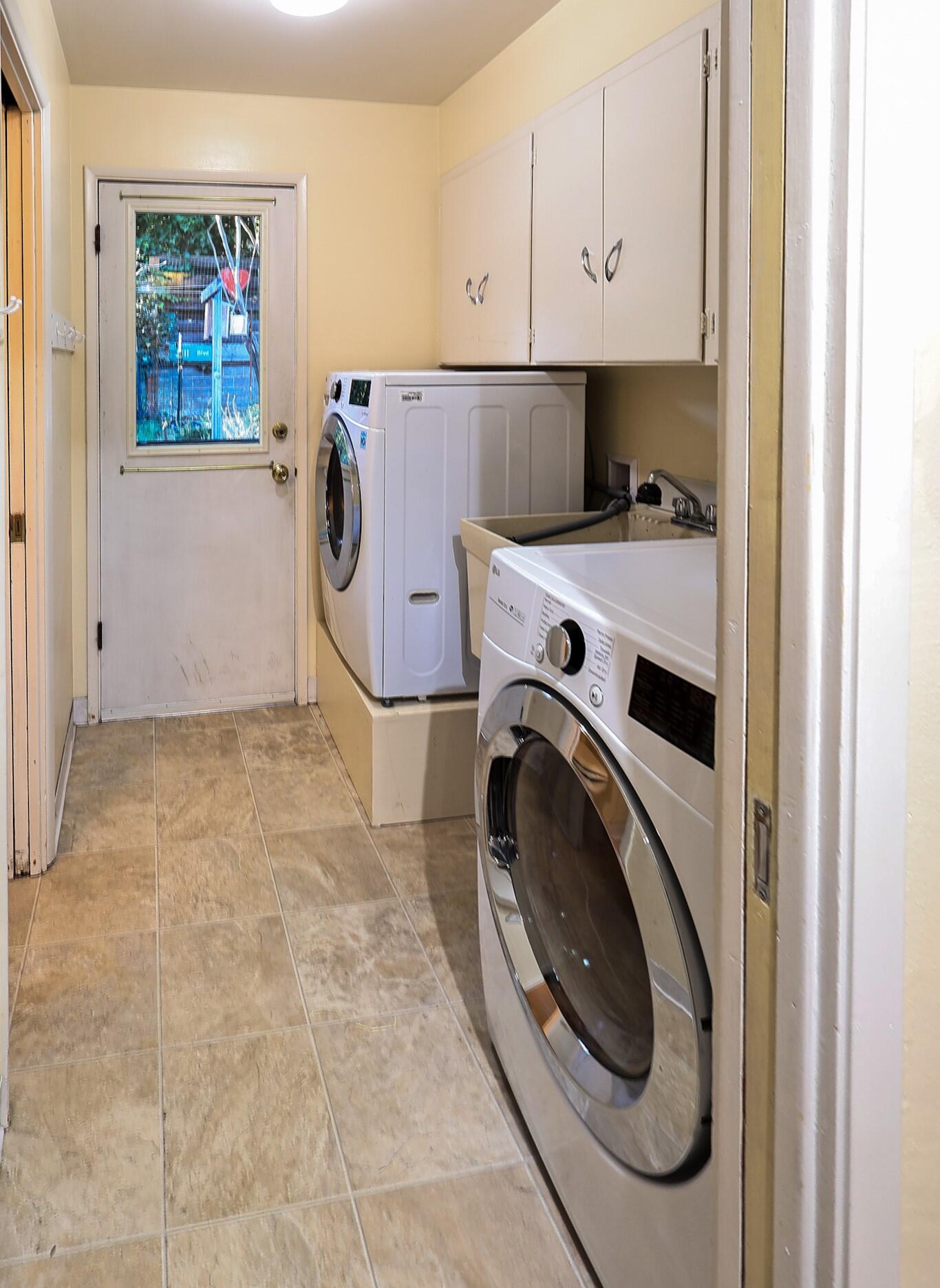 1901 Stratford Avenue