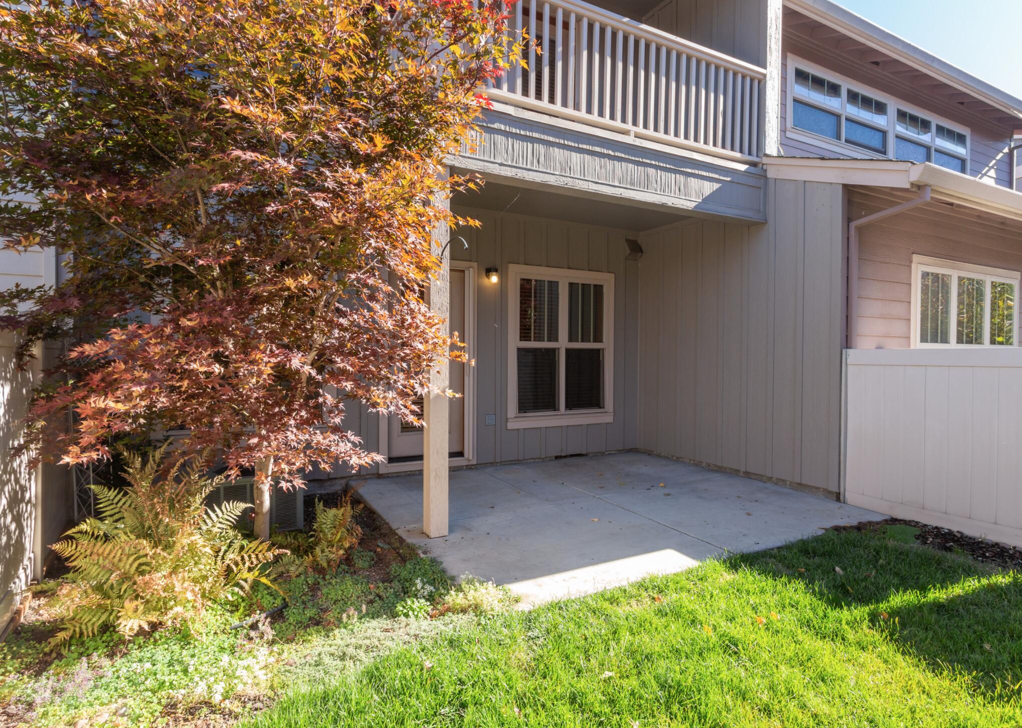3126 Alameda Street, 320