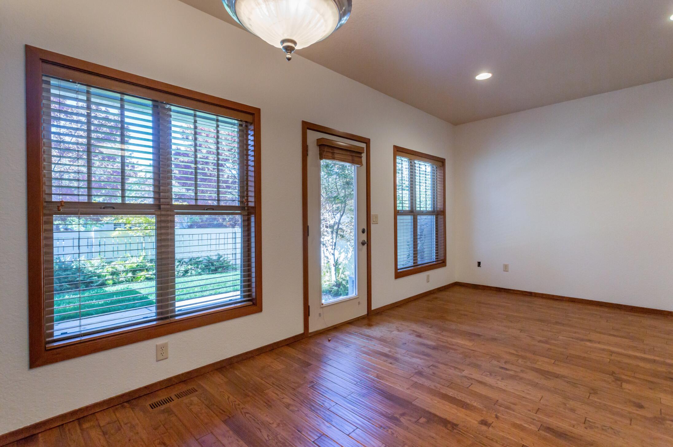 3126 Alameda Street, 320