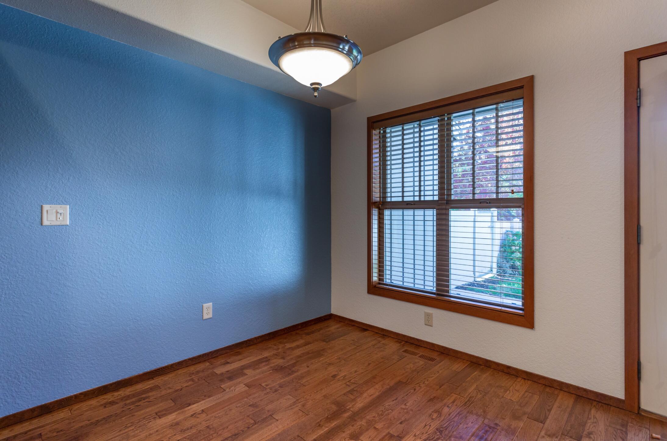 3126 Alameda Street, 320