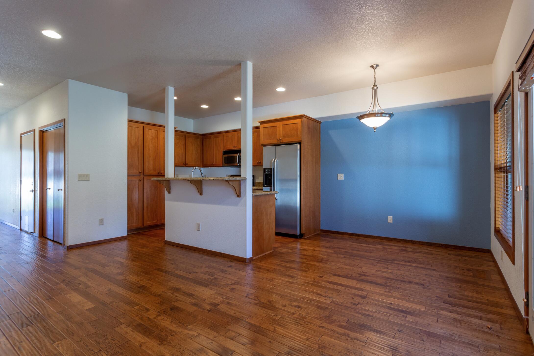 3126 Alameda Street, 320
