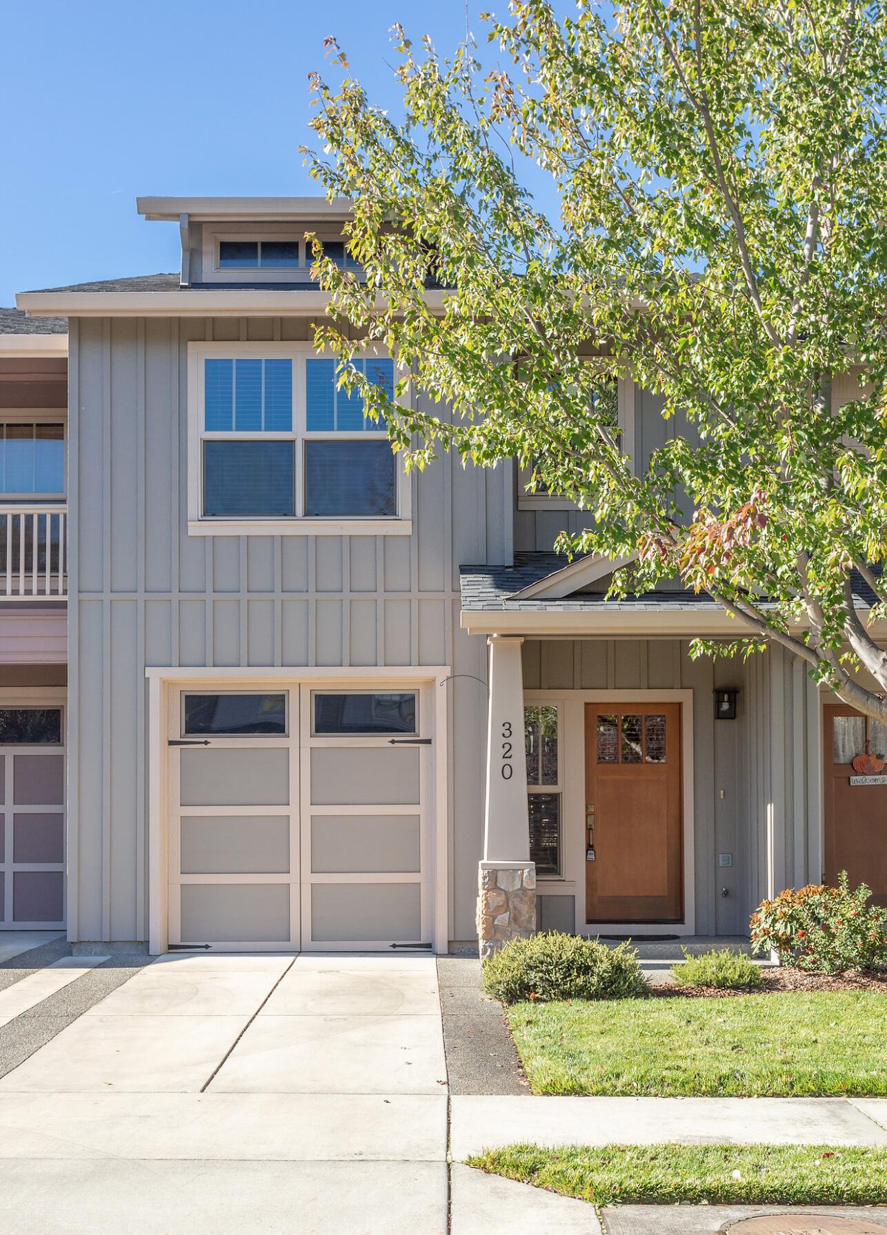 3126 Alameda Street, 320