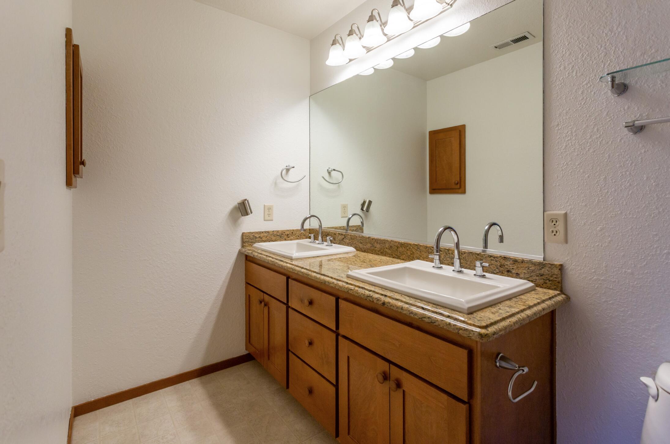 3126 Alameda Street, 320