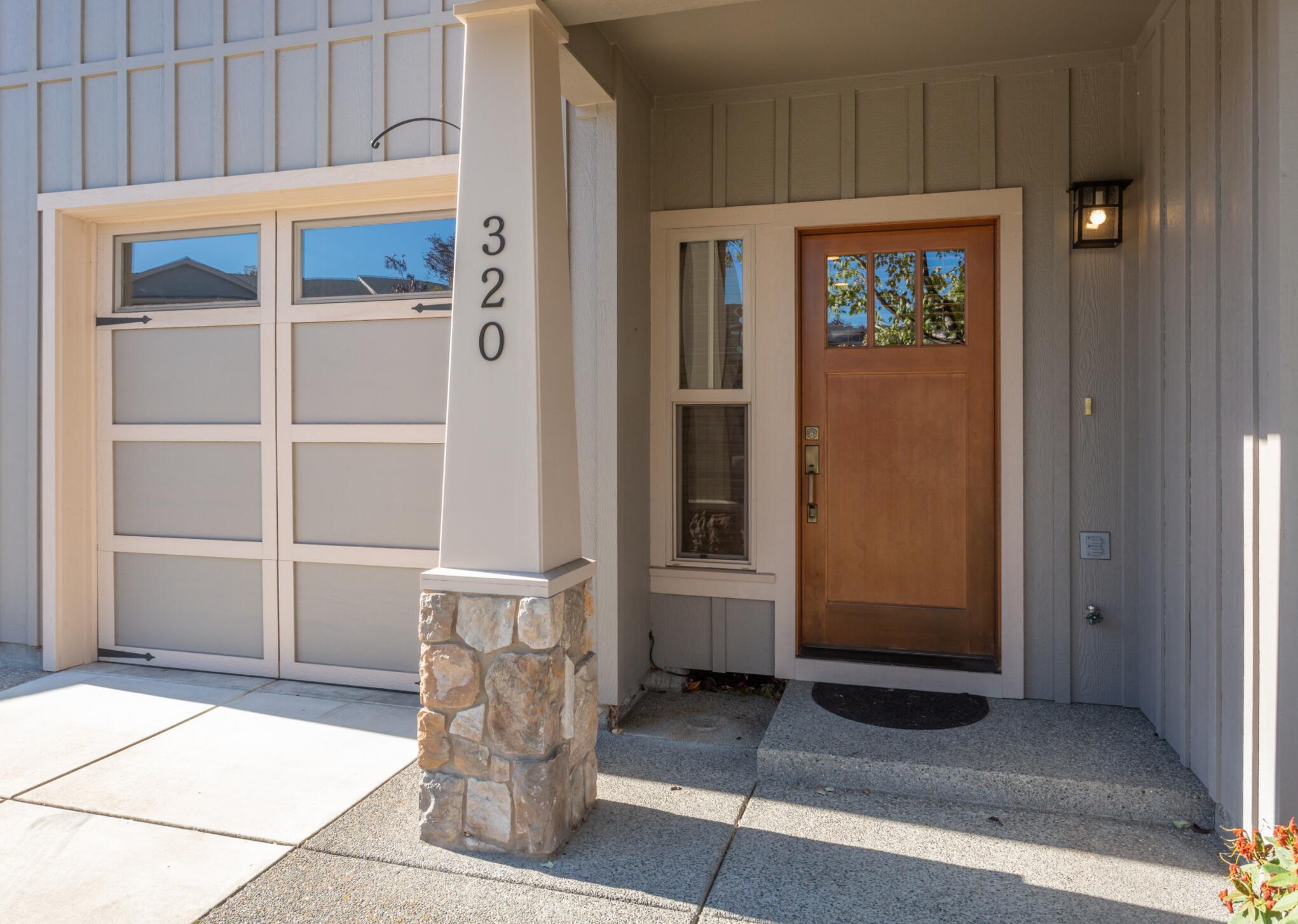 3126 Alameda Street, 320