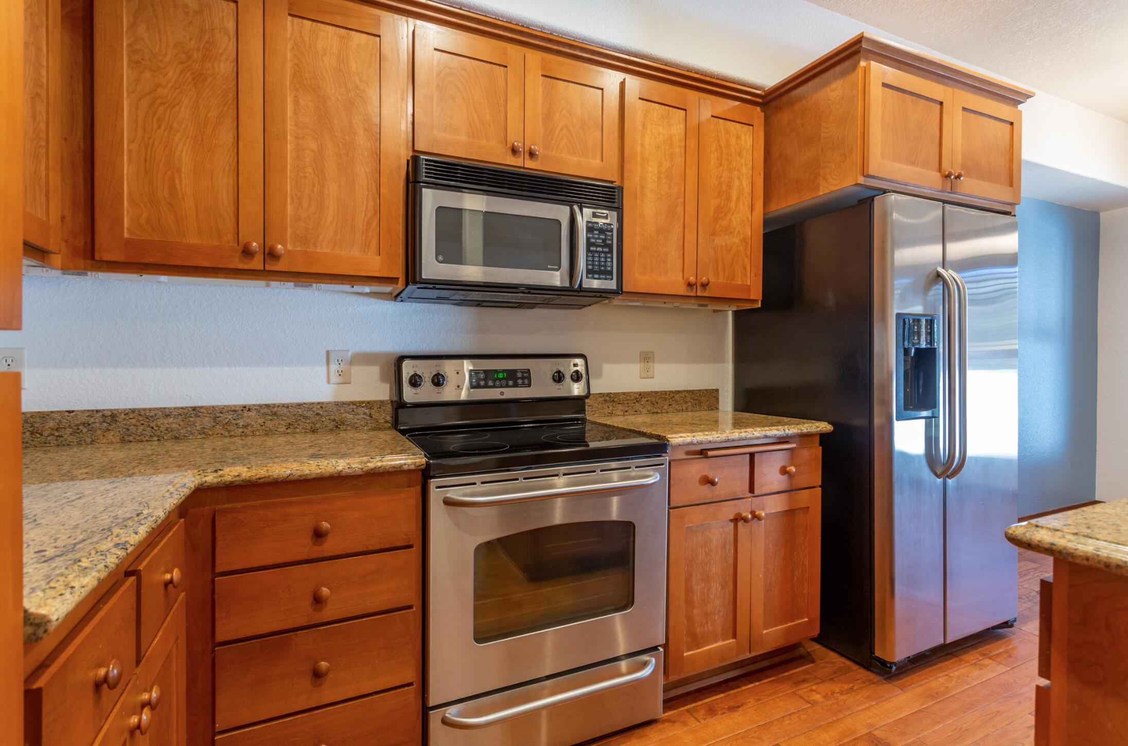 3126 Alameda Street, 320