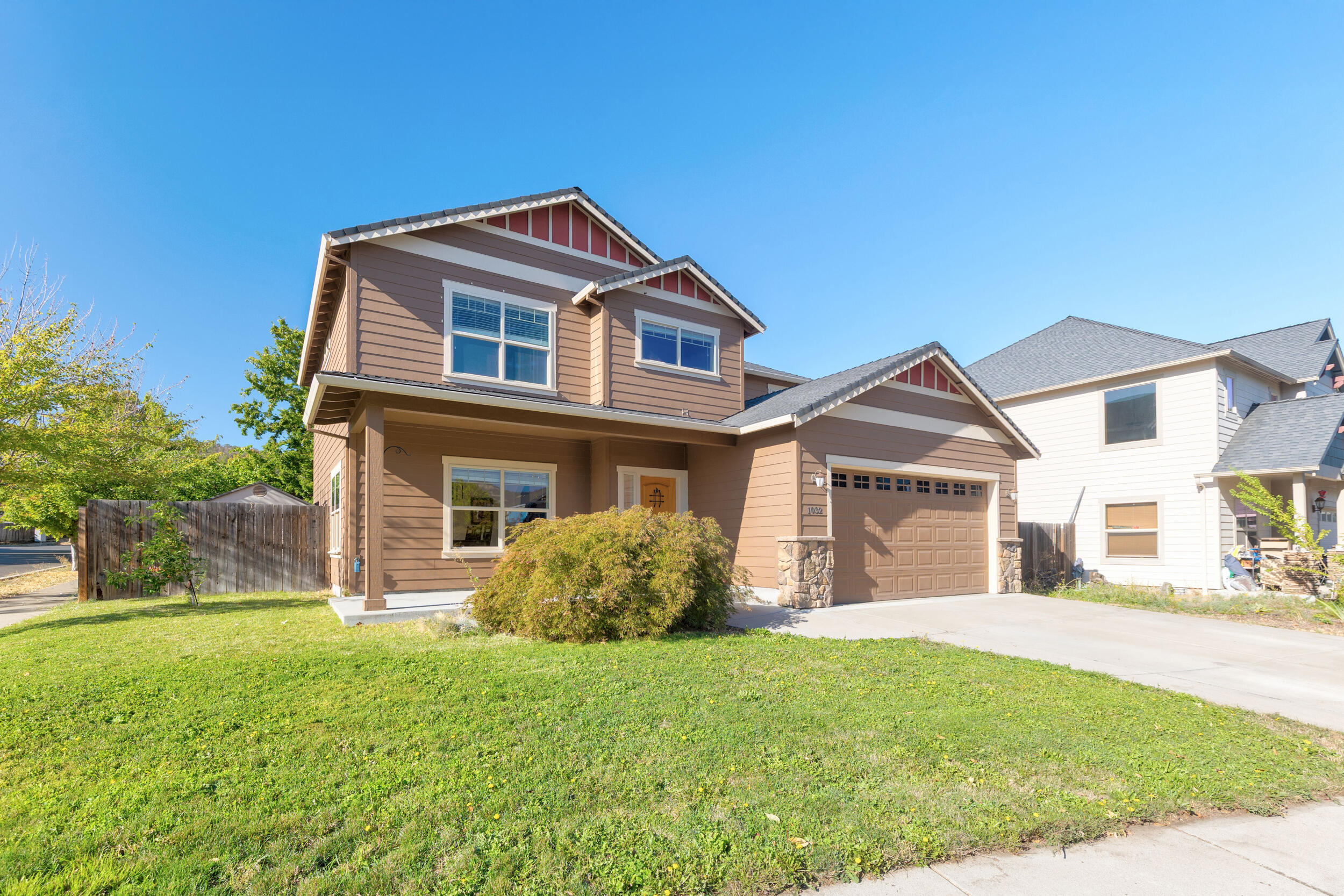 1032 Lithia Way