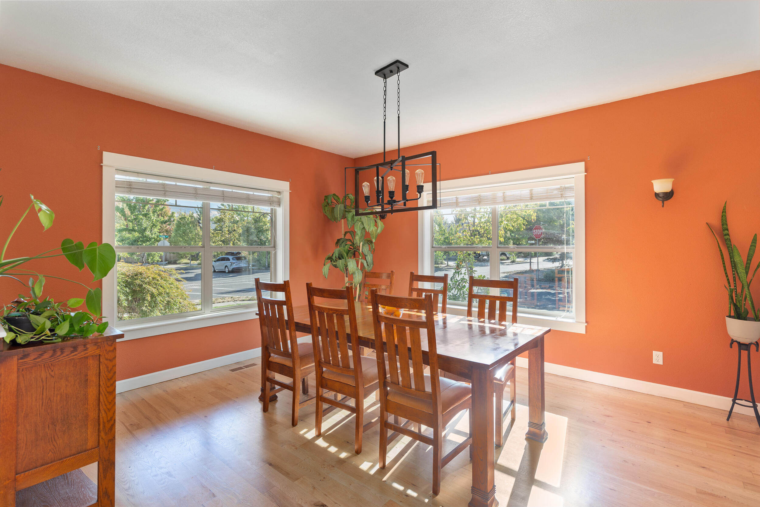 1032 Lithia Way