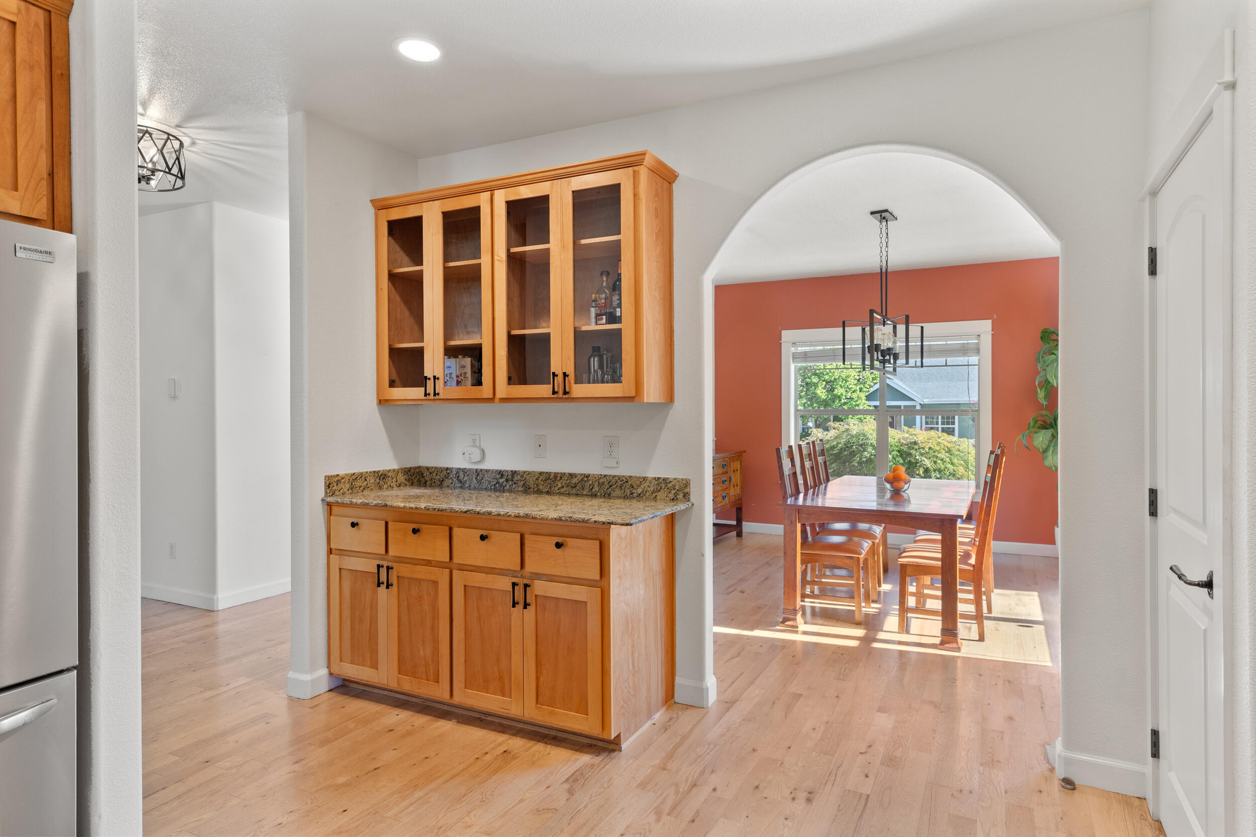 1032 Lithia Way