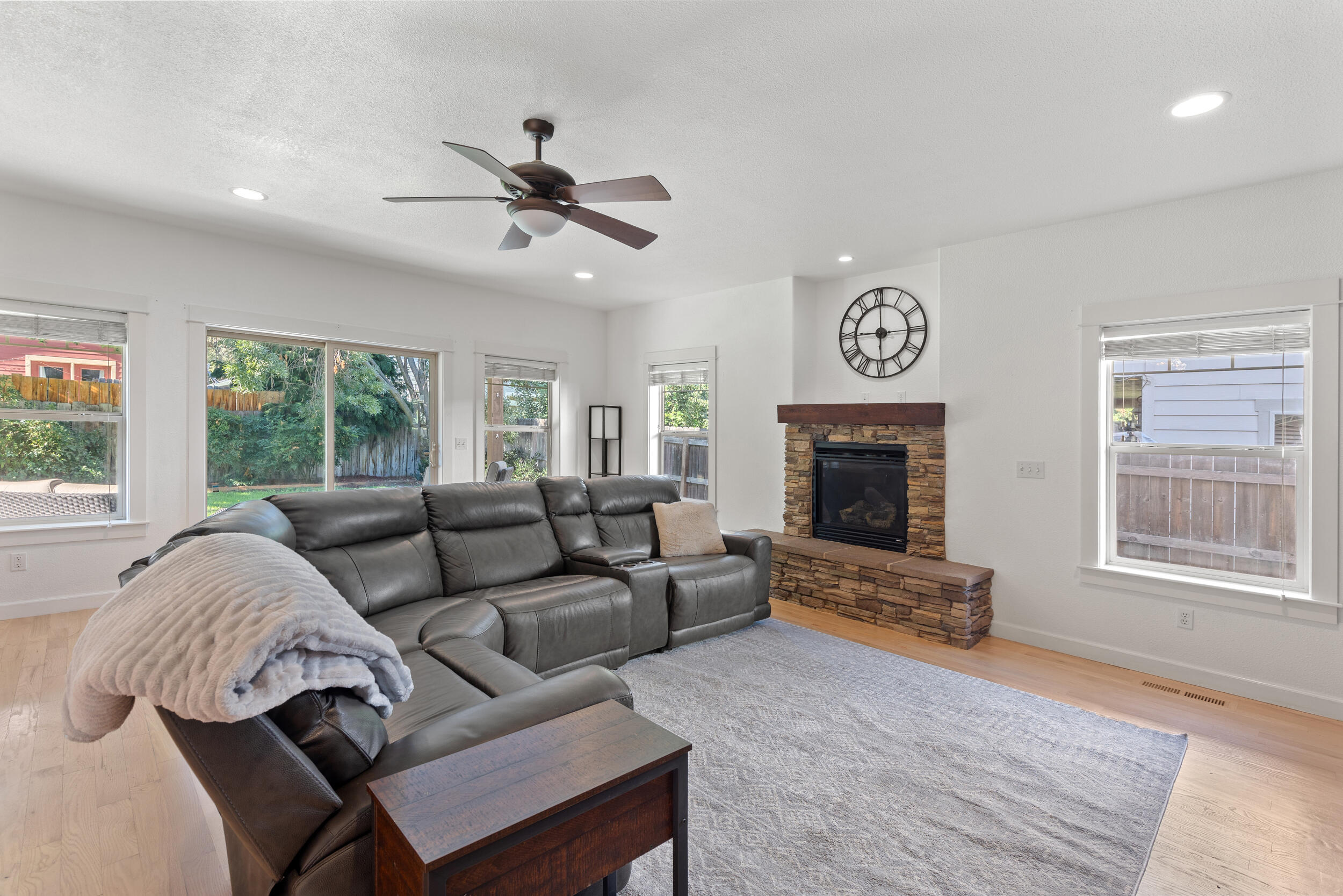 1032 Lithia Way