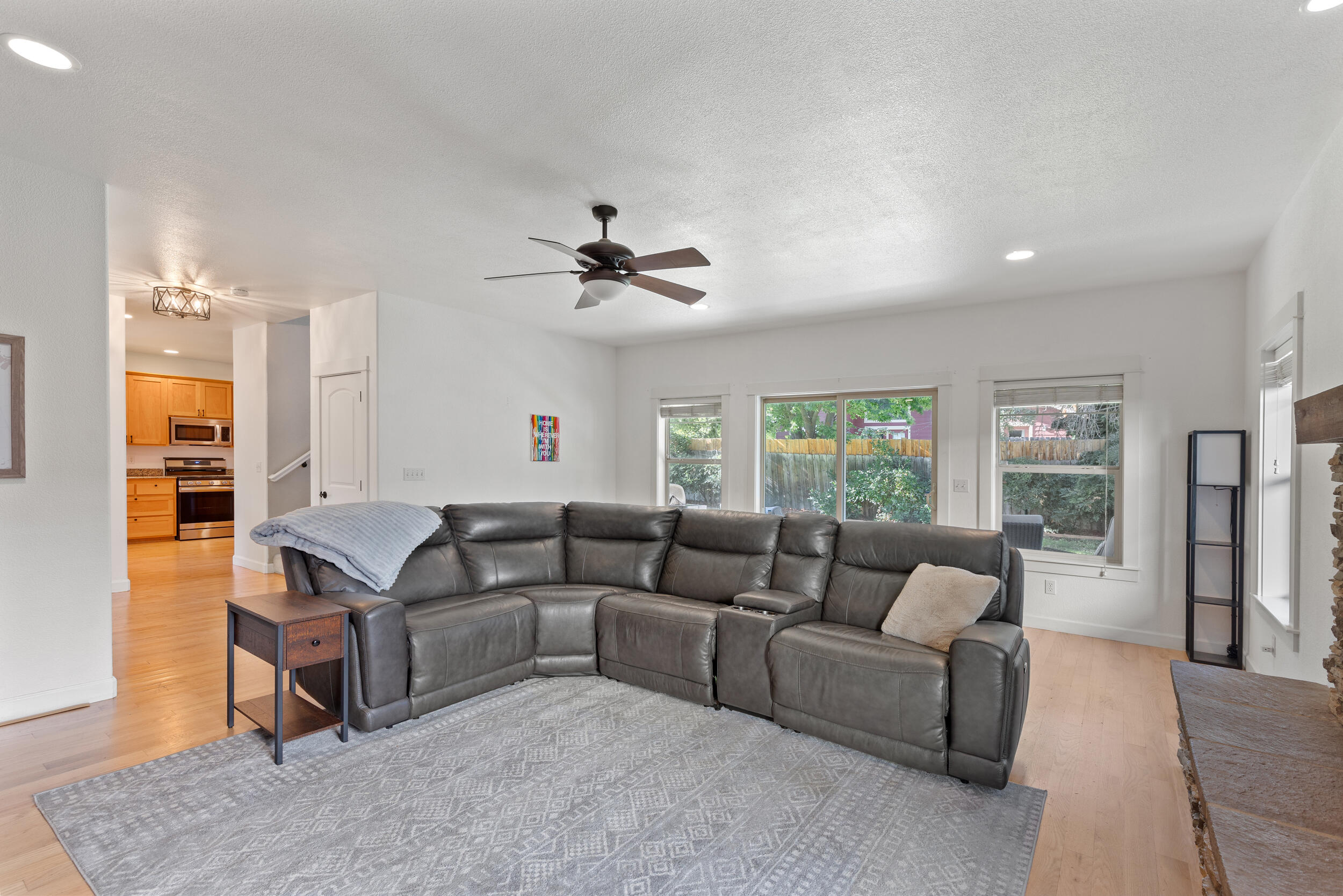 1032 Lithia Way