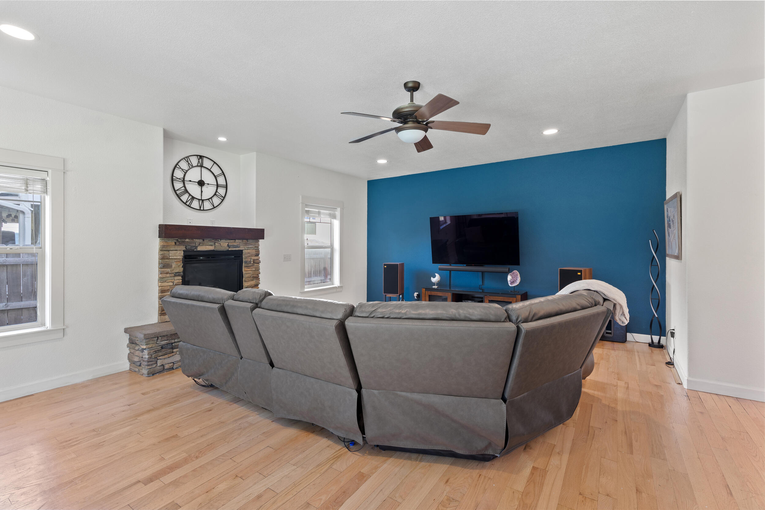 1032 Lithia Way