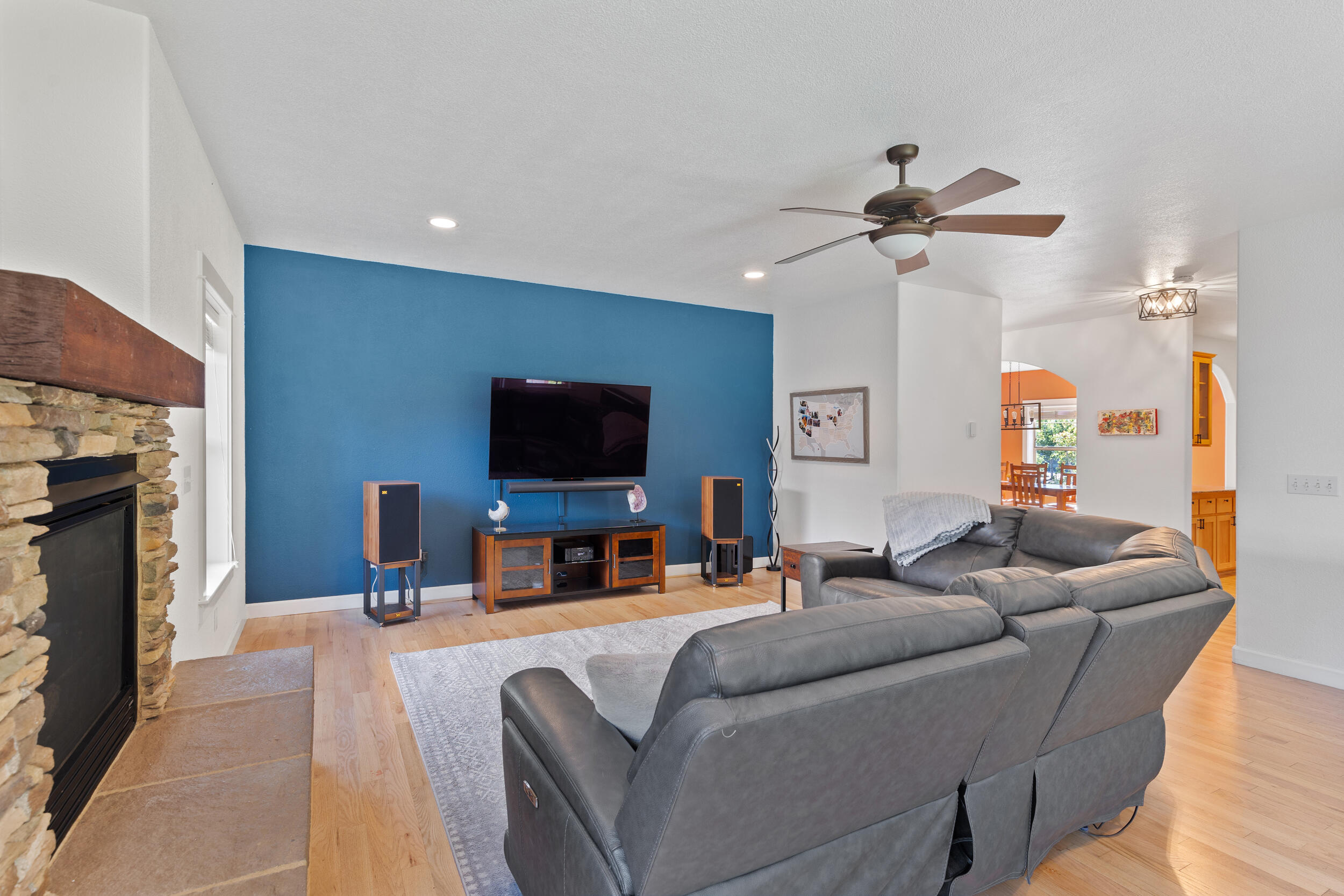 1032 Lithia Way