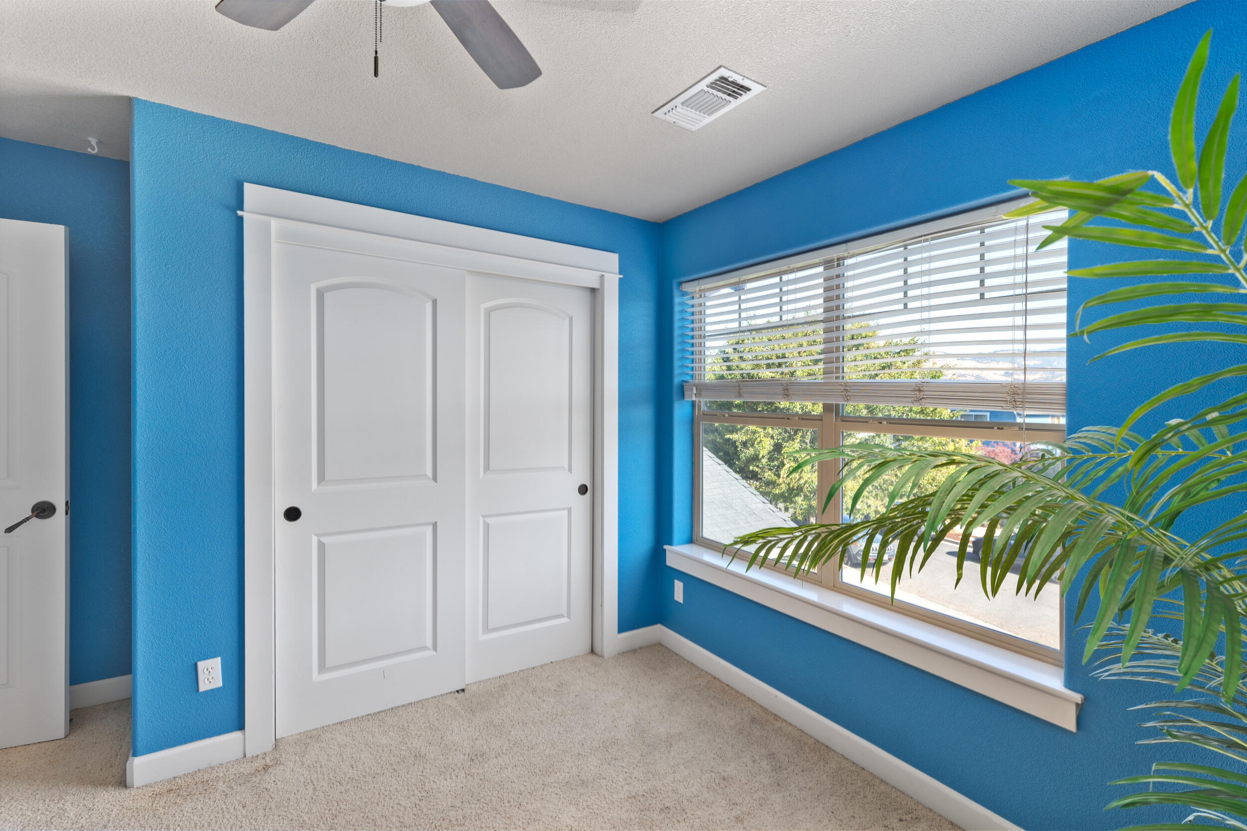 1032 Lithia Way