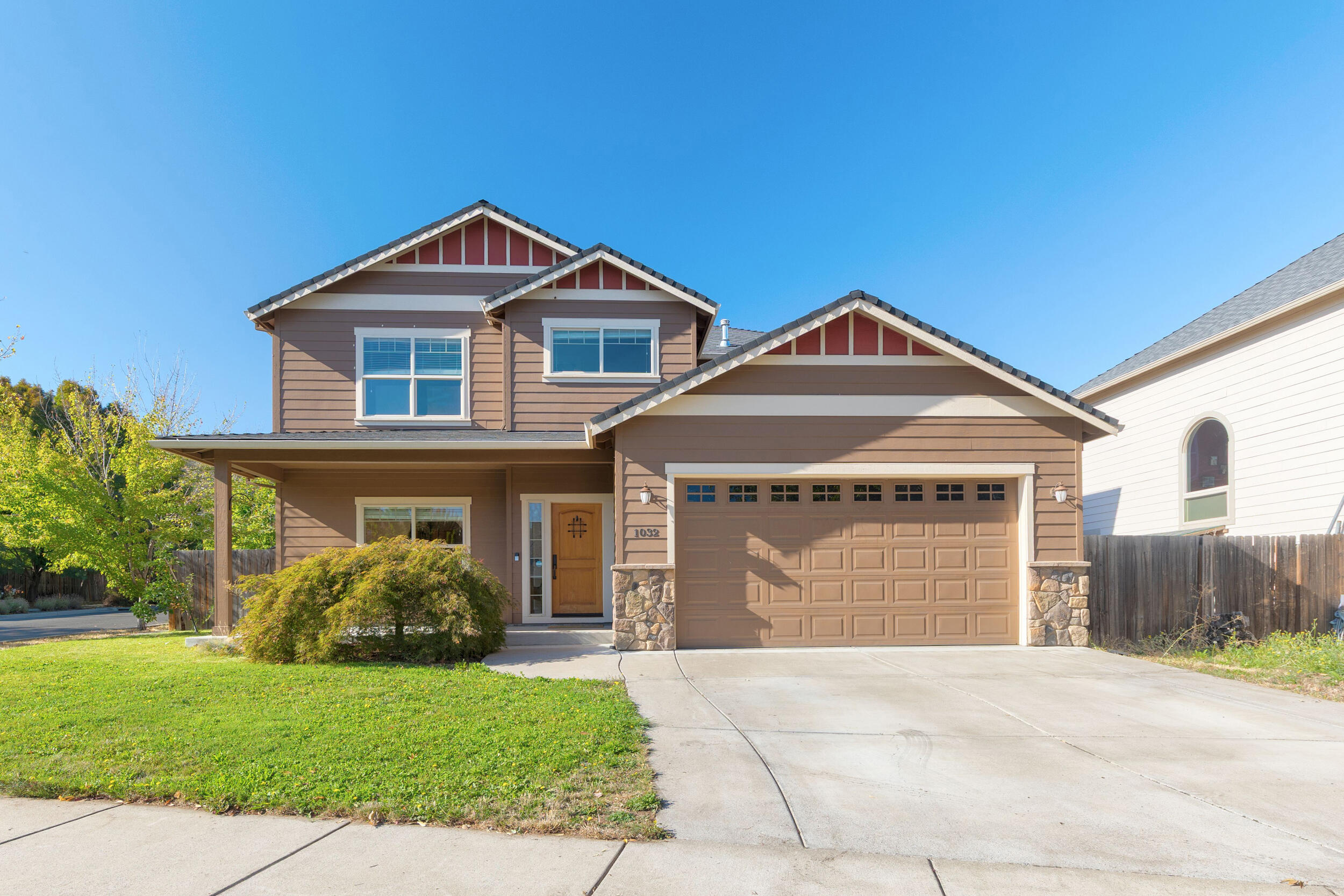 1032 Lithia Way